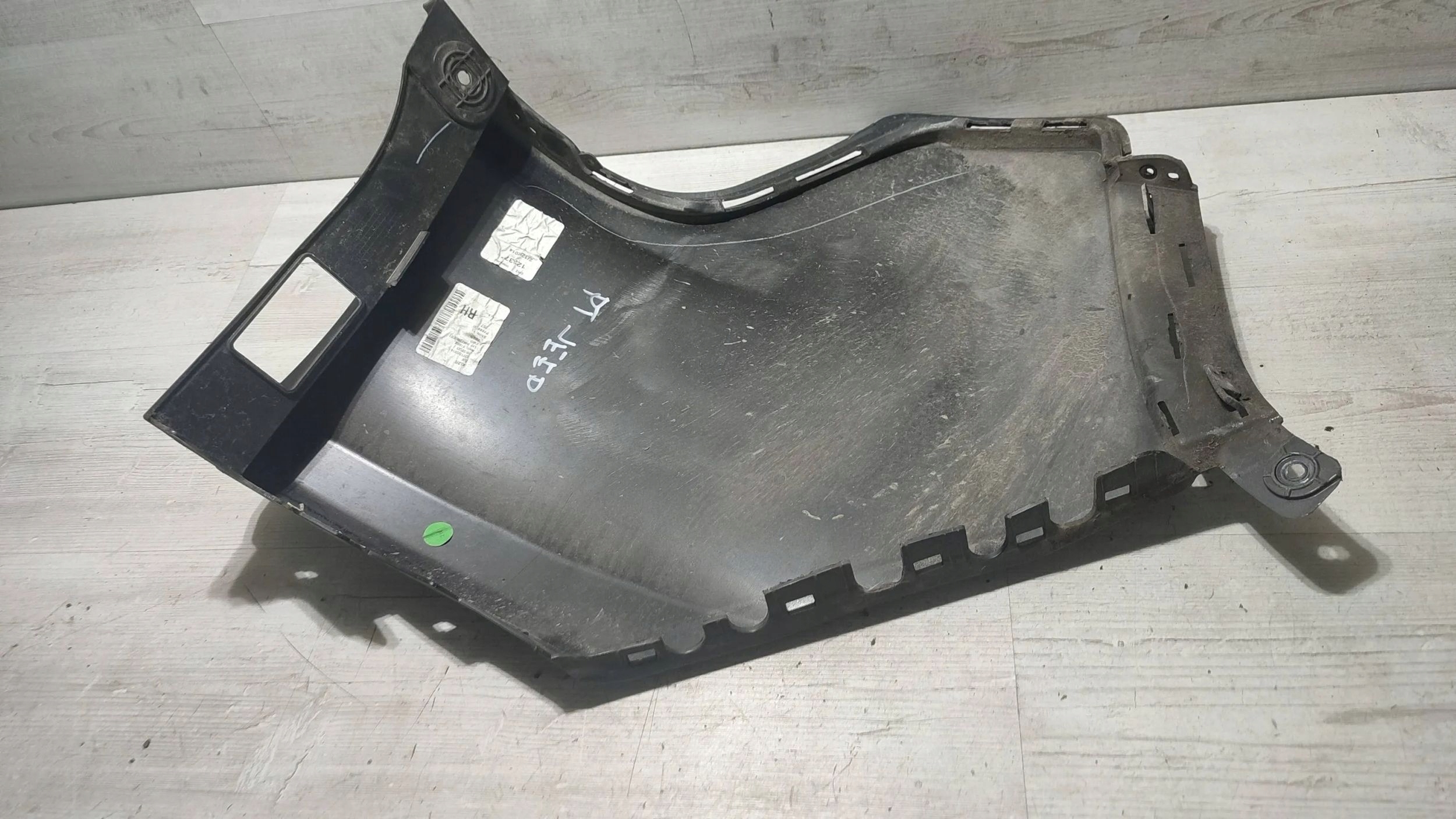 Jeep Cherokee 2015 Arrière Bouche buse Droit Unité d’angle Pare choc Arrière