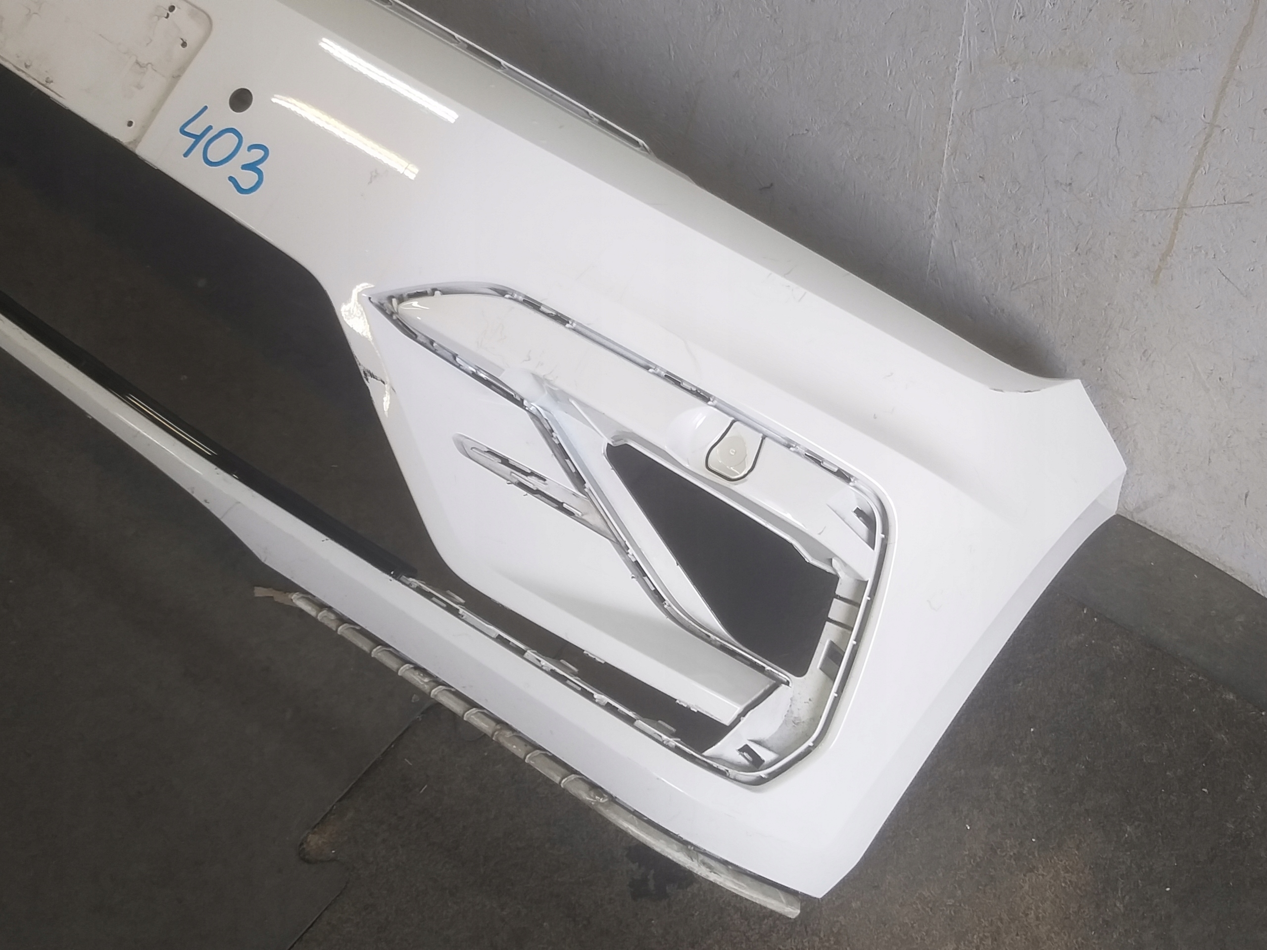 nárazník předek VW TOURAN R LINE 15- 5TA