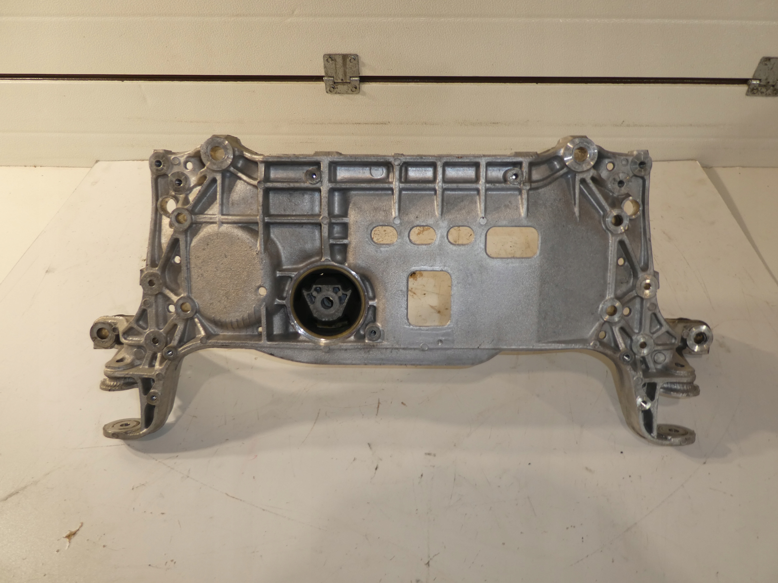 VW SEAT AUDI 7N axle beam subframe sususpension 7N0199369B