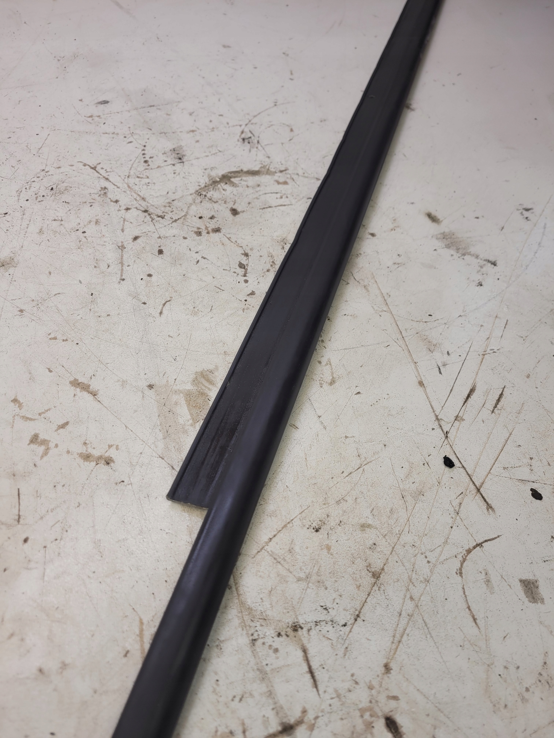 moulding dust right front AUDI A1 8X3837478