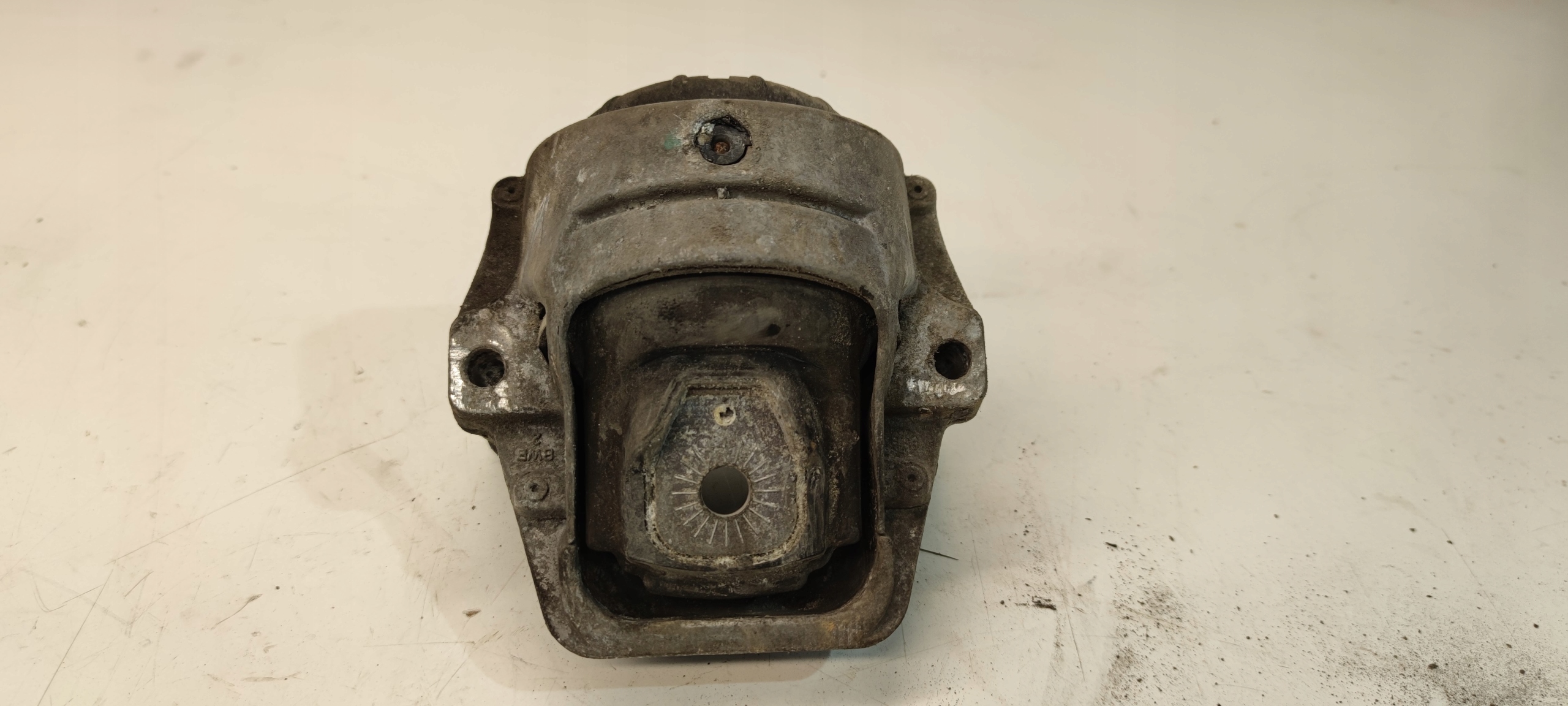 engine mount L P AUDI A4 B8 A5 8T 8K0199381KA