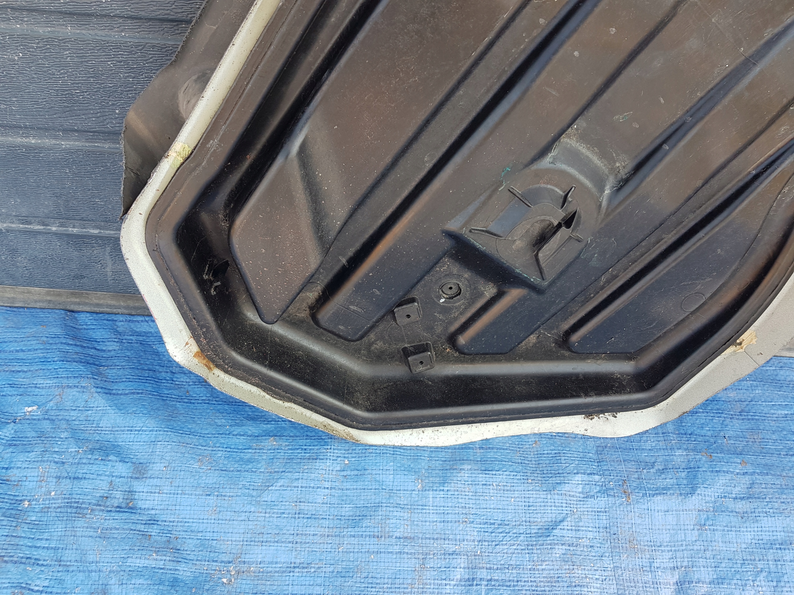 MERCEDES W207 W204 sump floor boot 2046100575