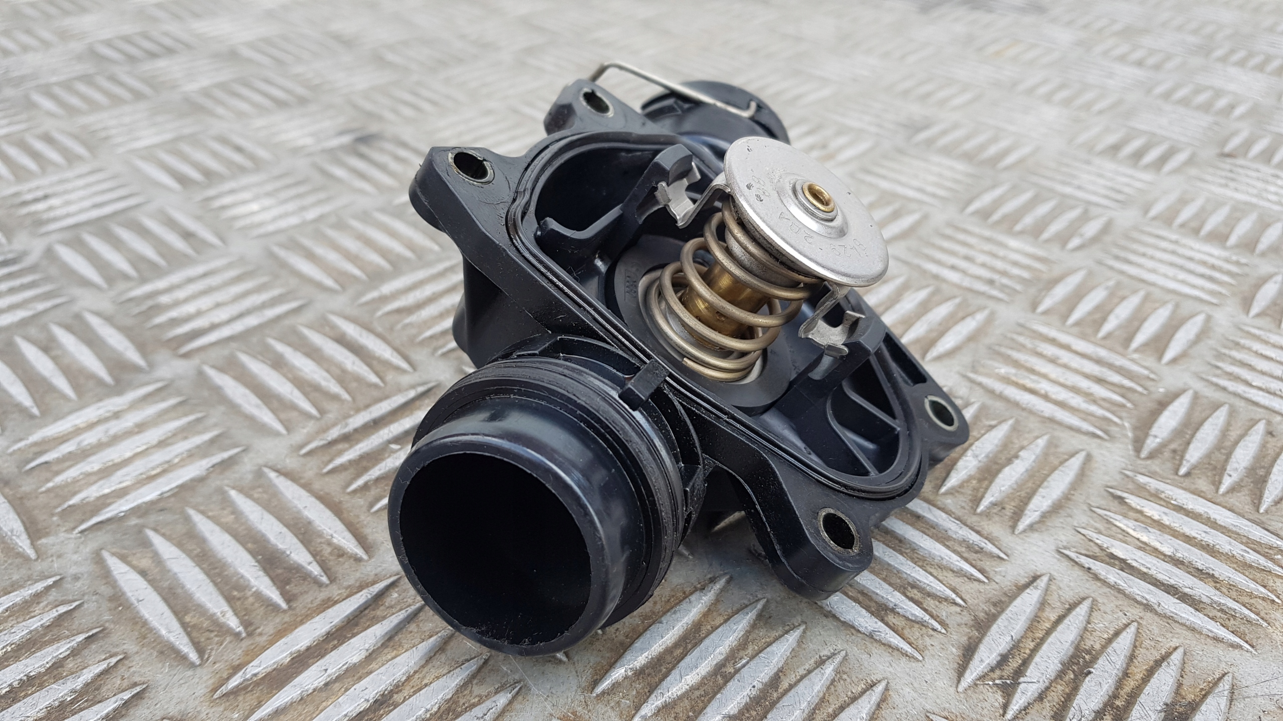 BMW E39 E46 csomag TERMOSTATU TERMOSTAT 8MT354775