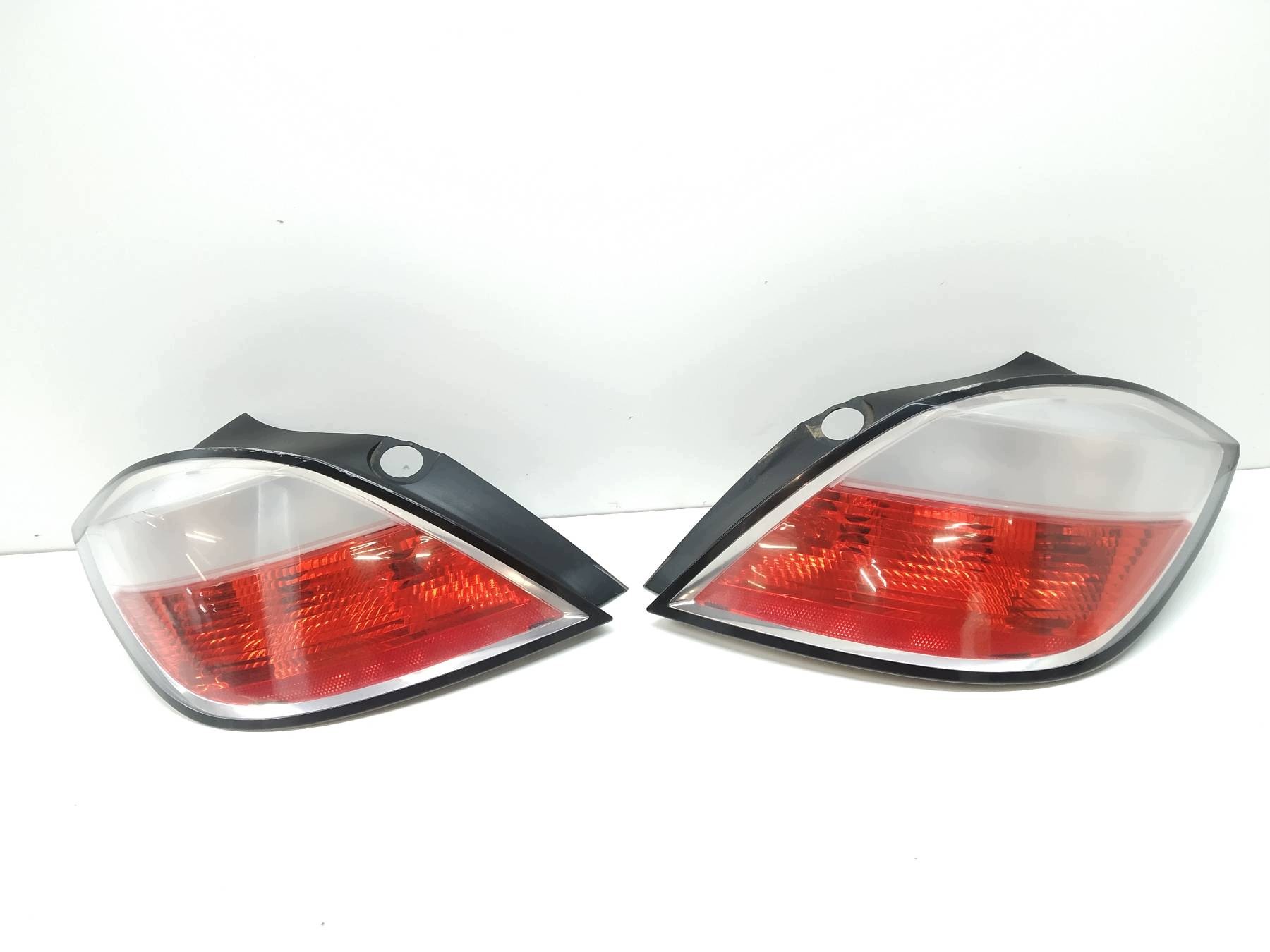 feu arrière KOMPLET 5D HB Opel Astra III (2004-2014 ) H