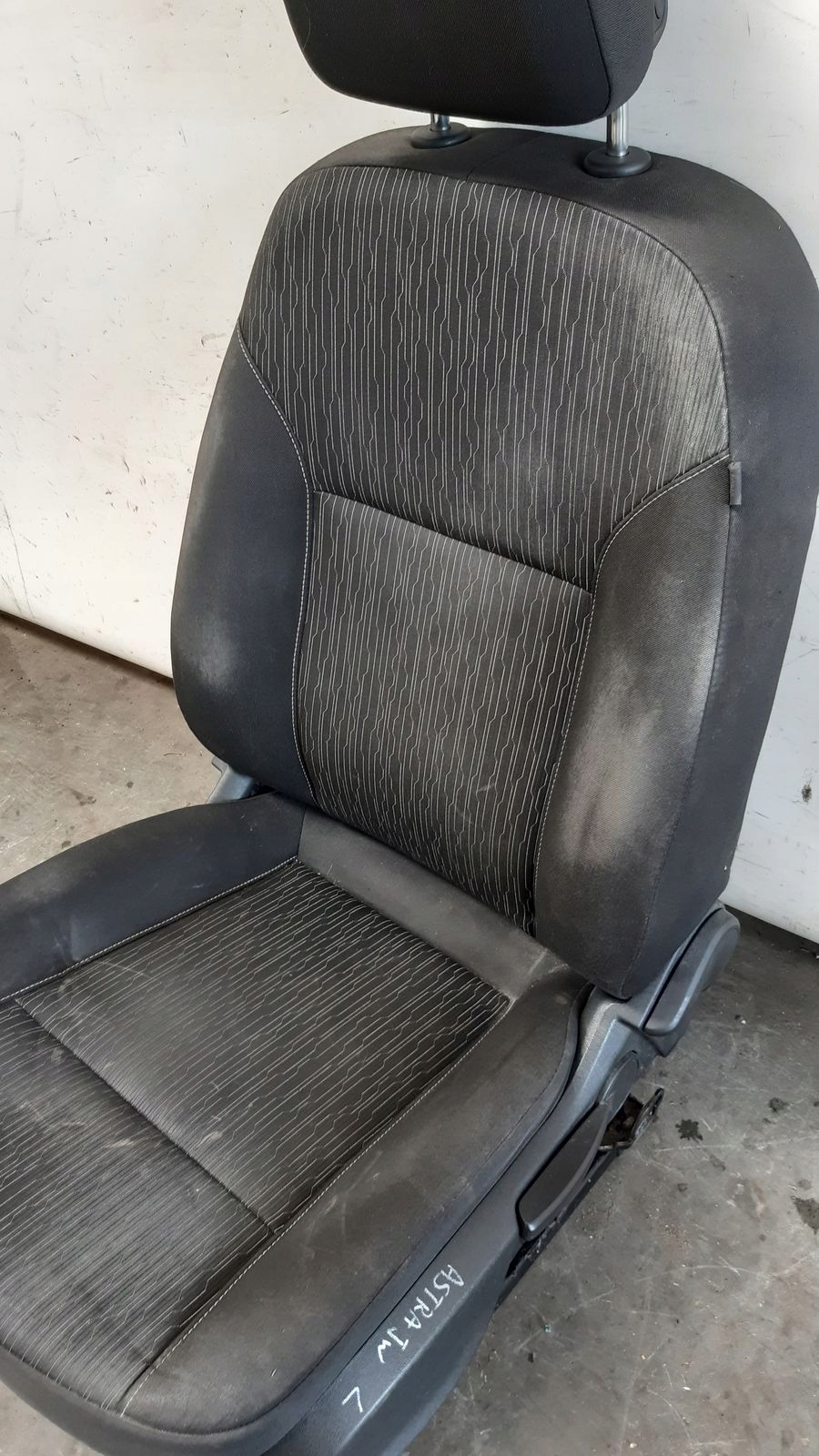 seat front left driver´s Opel Astra J LIFT 1,7 CDTI