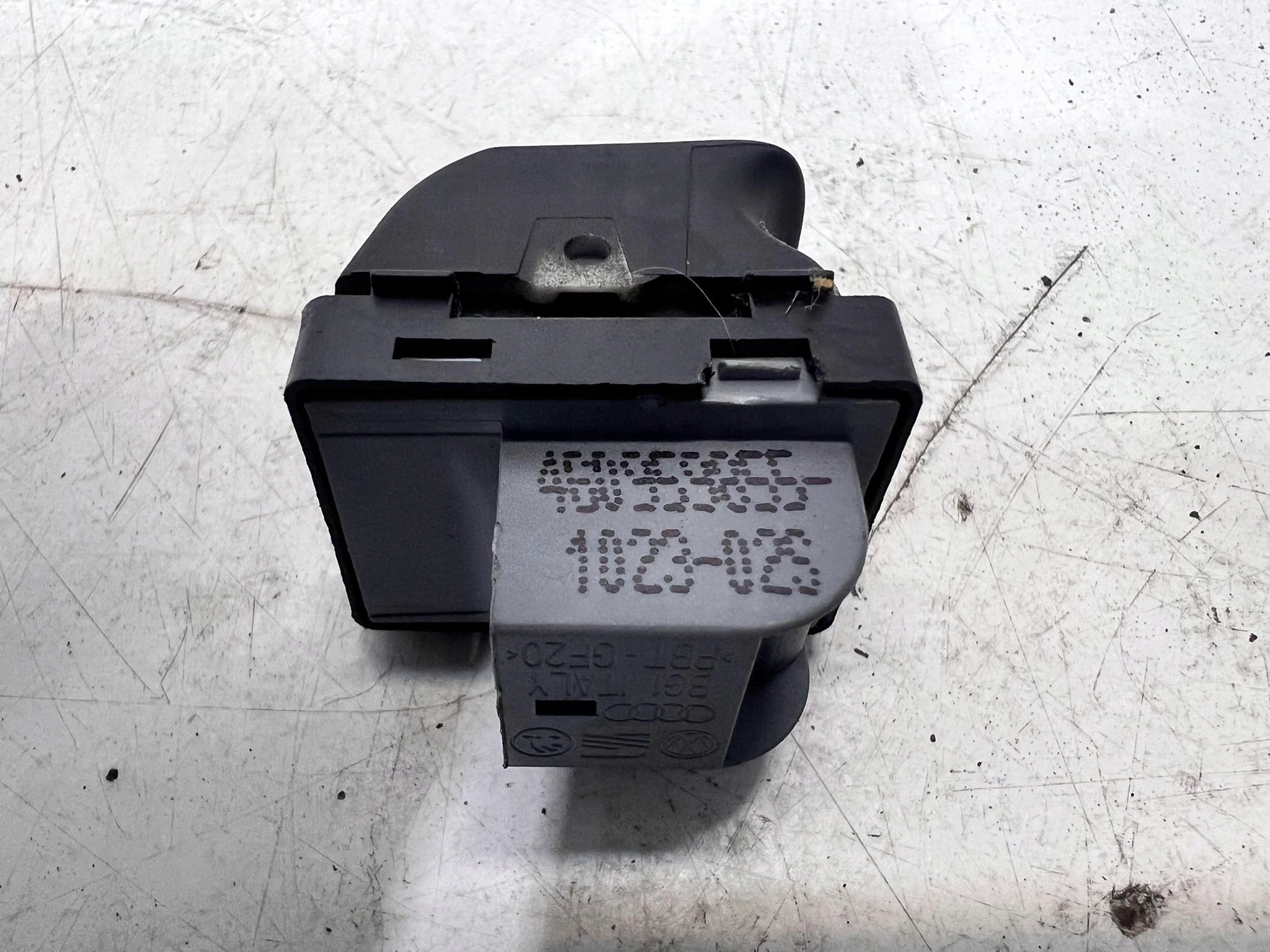 switch switch of the window AUDI A1 8X 8X0959851A KOMPLET 1/25