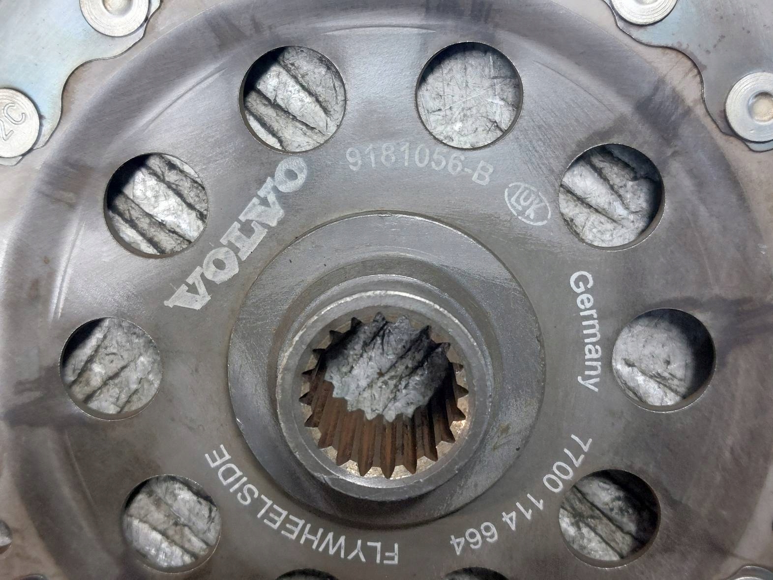 VOLANO USATO + disco + di pressione + LOZYSKO OPOROWE VOLVO V40 e 9181056-B