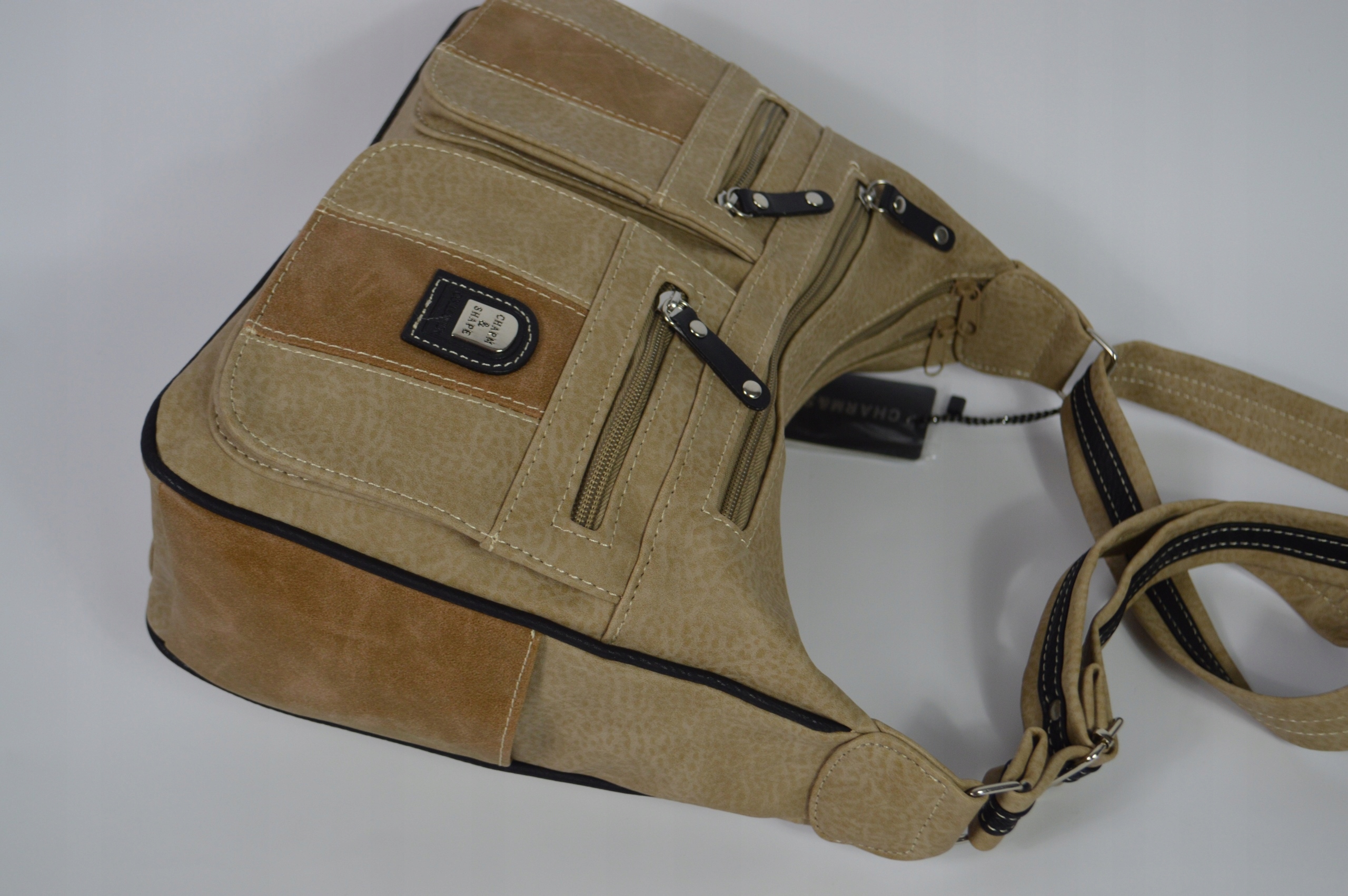 ŚREDNIA TOREBKA DAMSKA LISTONOSZKA NA RAMIĘ Materiał dominujący skóra ekologiczna