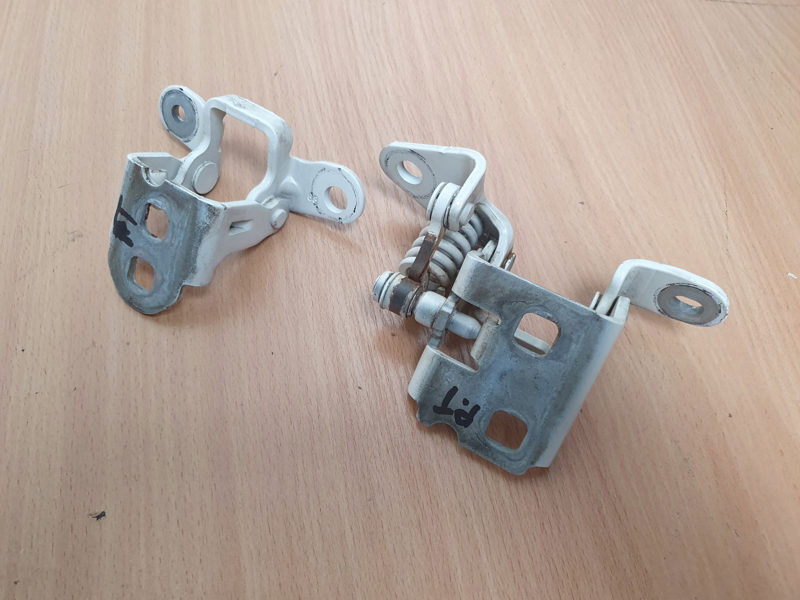 ZAWIAS DRZWI PRAWY PRZÓD TYŁ DODGE NITRO 08- Producent części Dodge OE