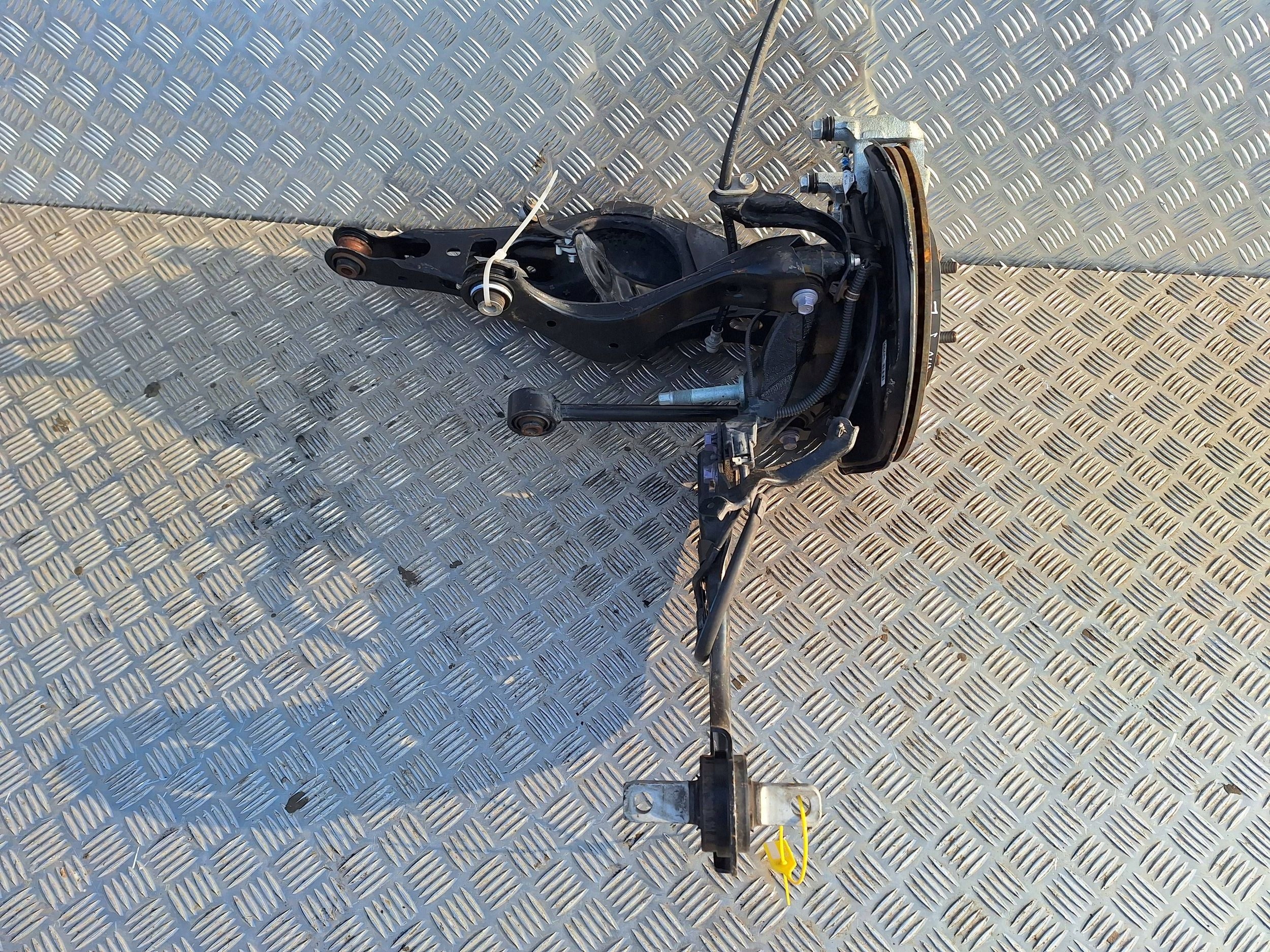 Achsträger heck links TOYOTA RAV4 V 19-26 2.5 HYBRYDA