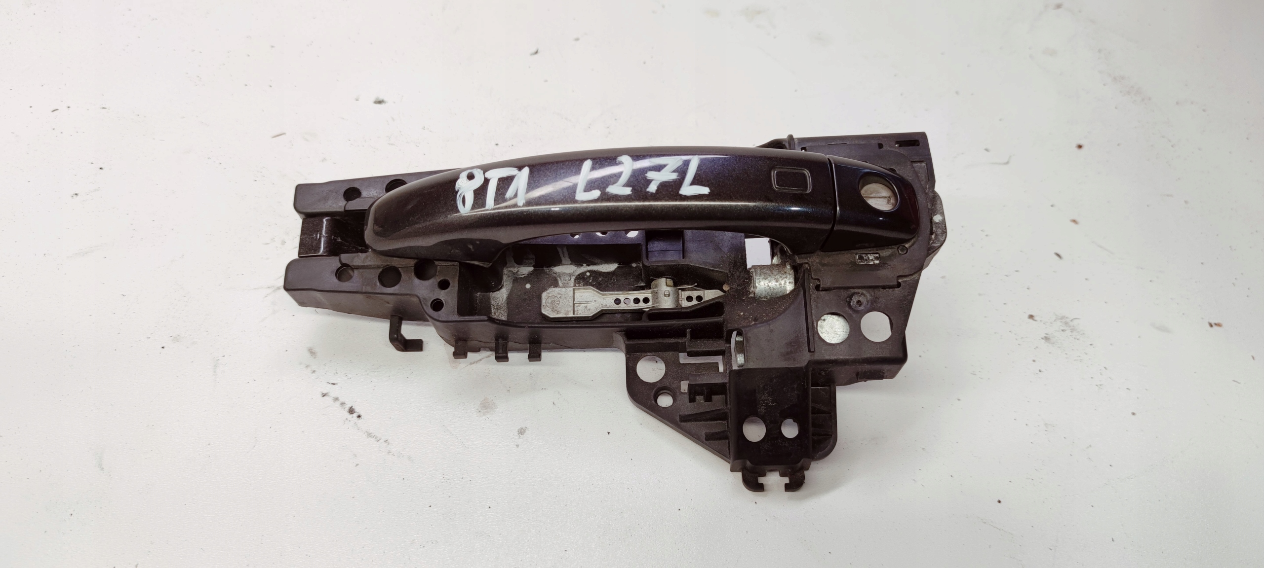 handle left front AUDI A1 A4 A5 Q5 8T1837885 LZ7L