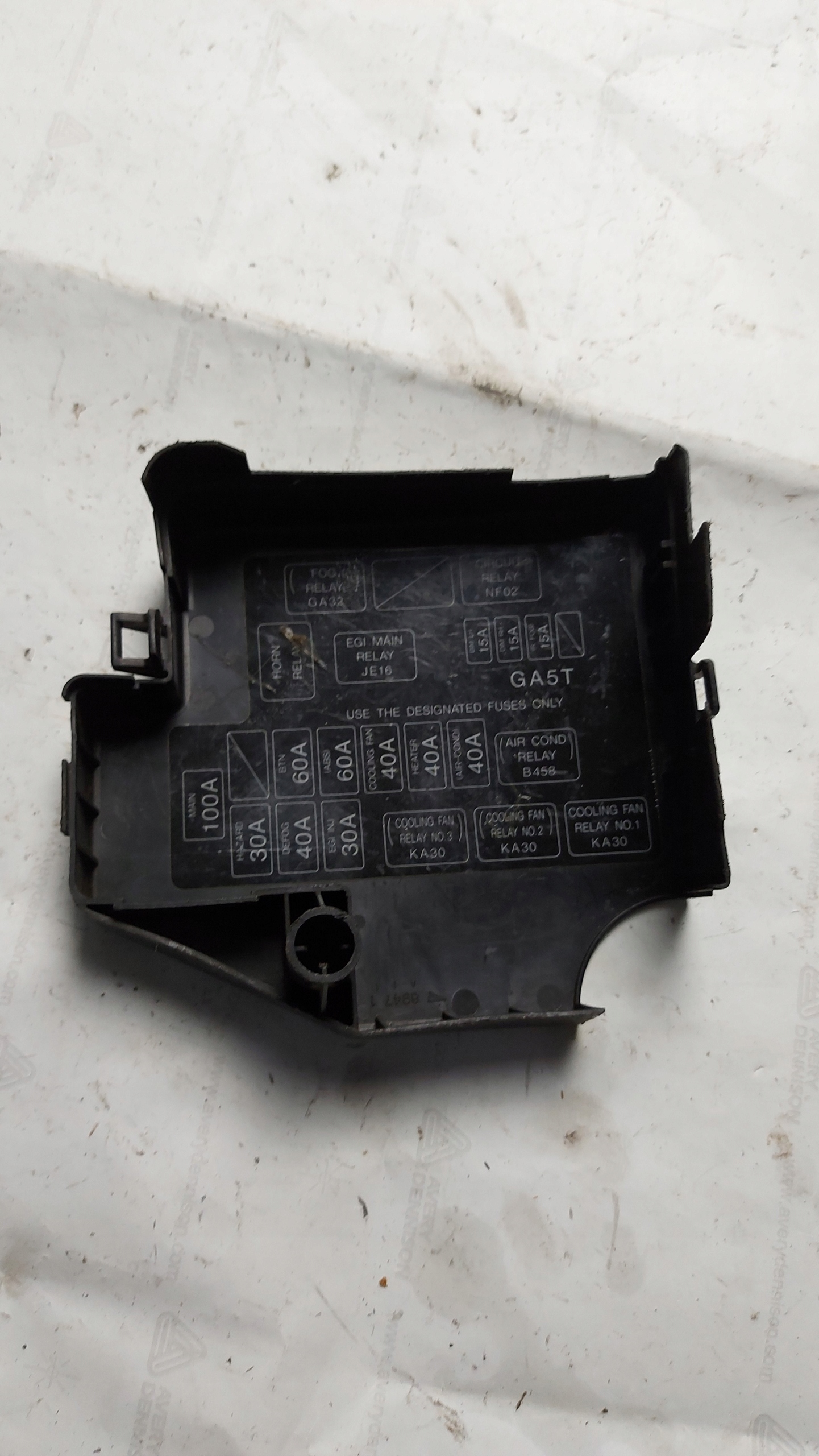 Blende Abdeckung Abdeckung des Sicherungskastens Gehäuse MAZDA 626 OE EU