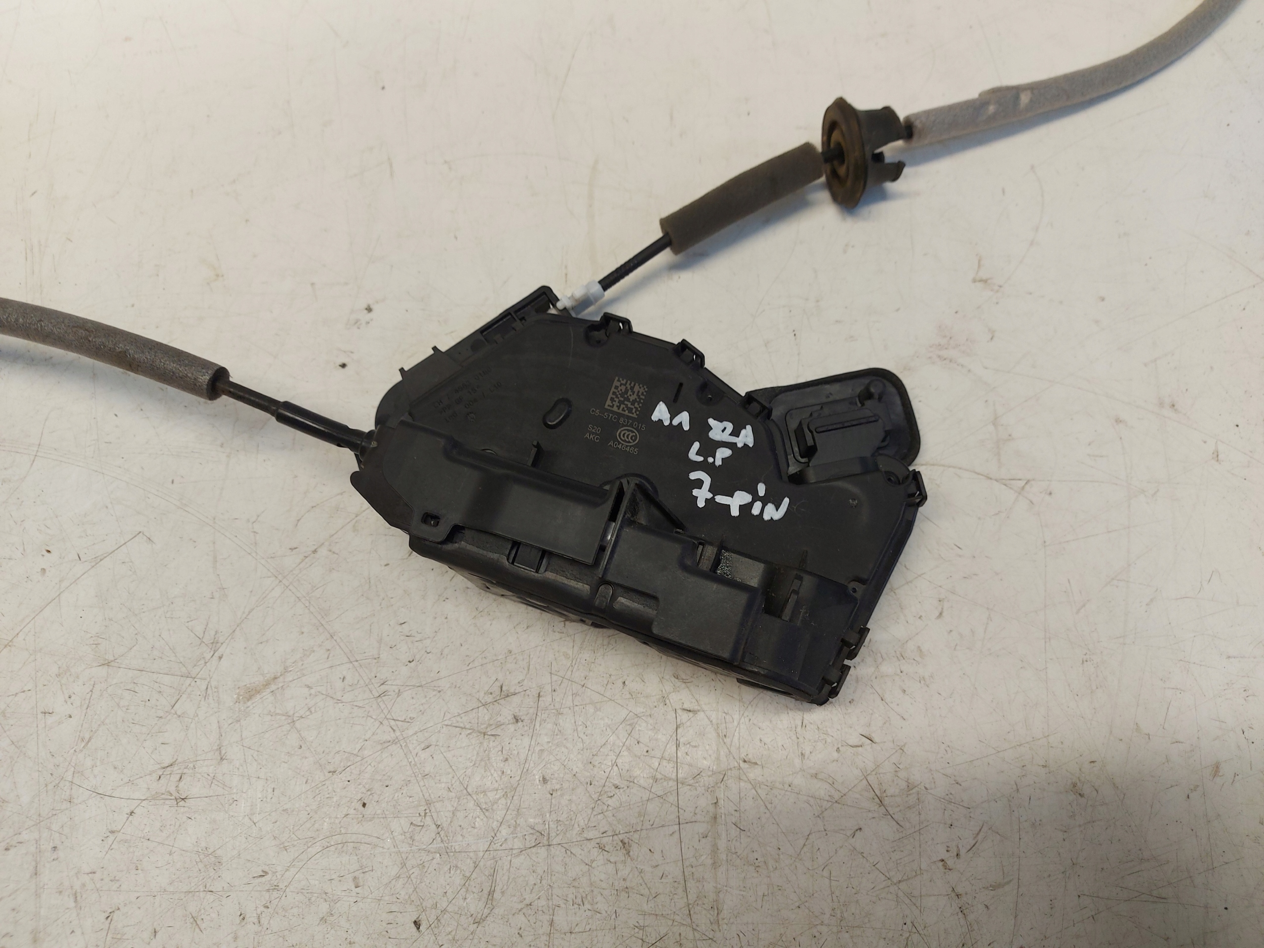 Audi A1 82A lock door front left 7PIN 5TC837015