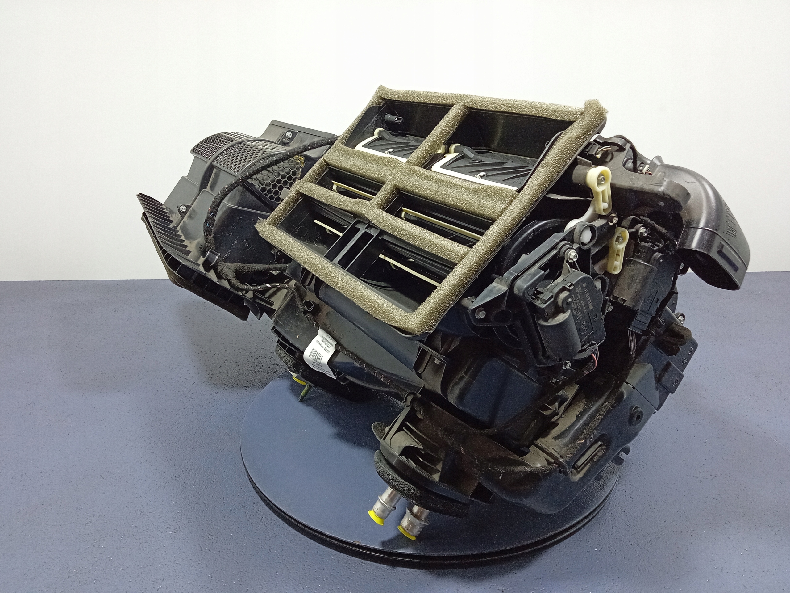 CHRYSLER PACIFICA II 16- радиатор отопителя передняя 68216209AJ