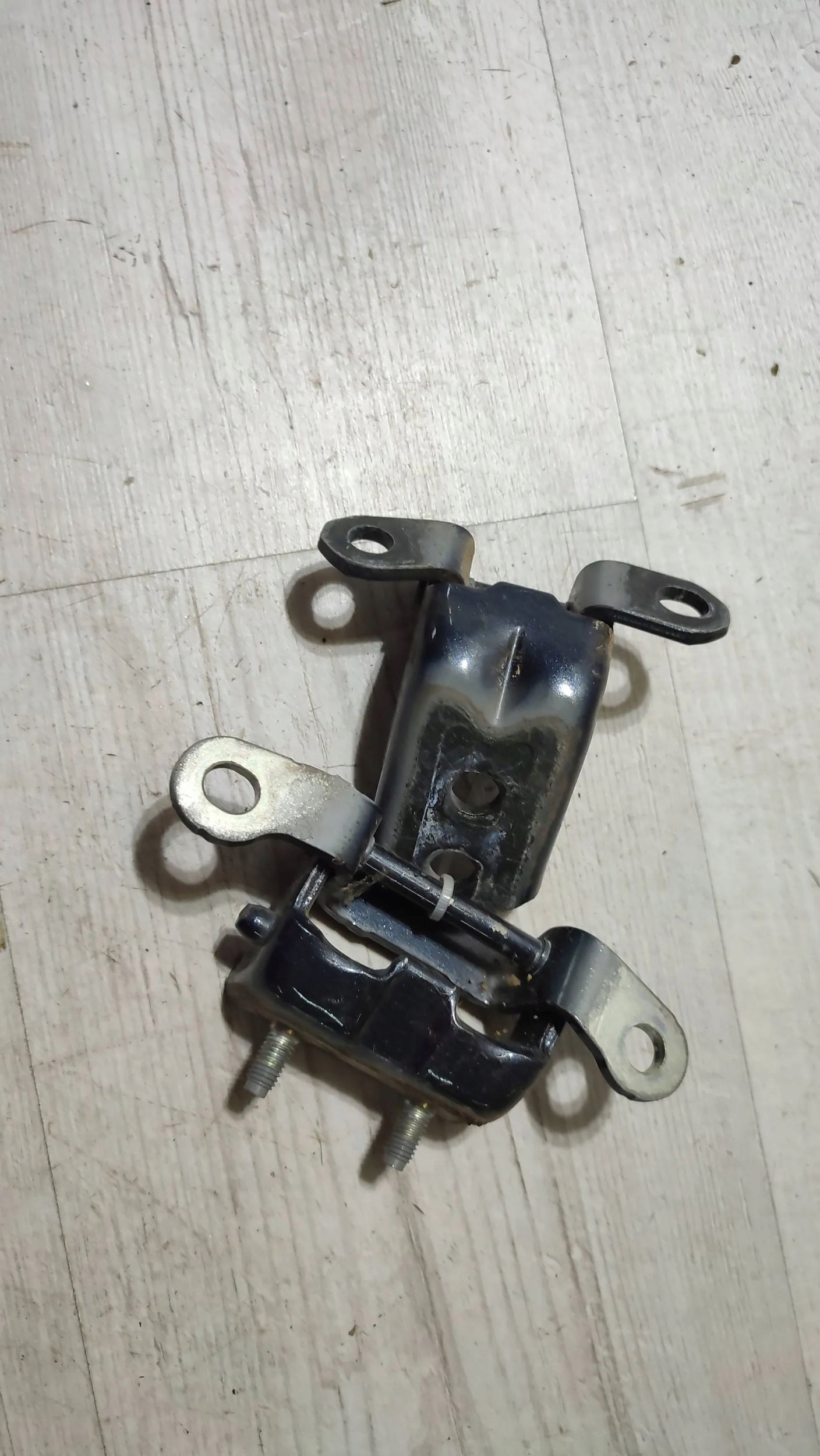 Renault Kadjar 17r 1.5dci rear part side left hinges
