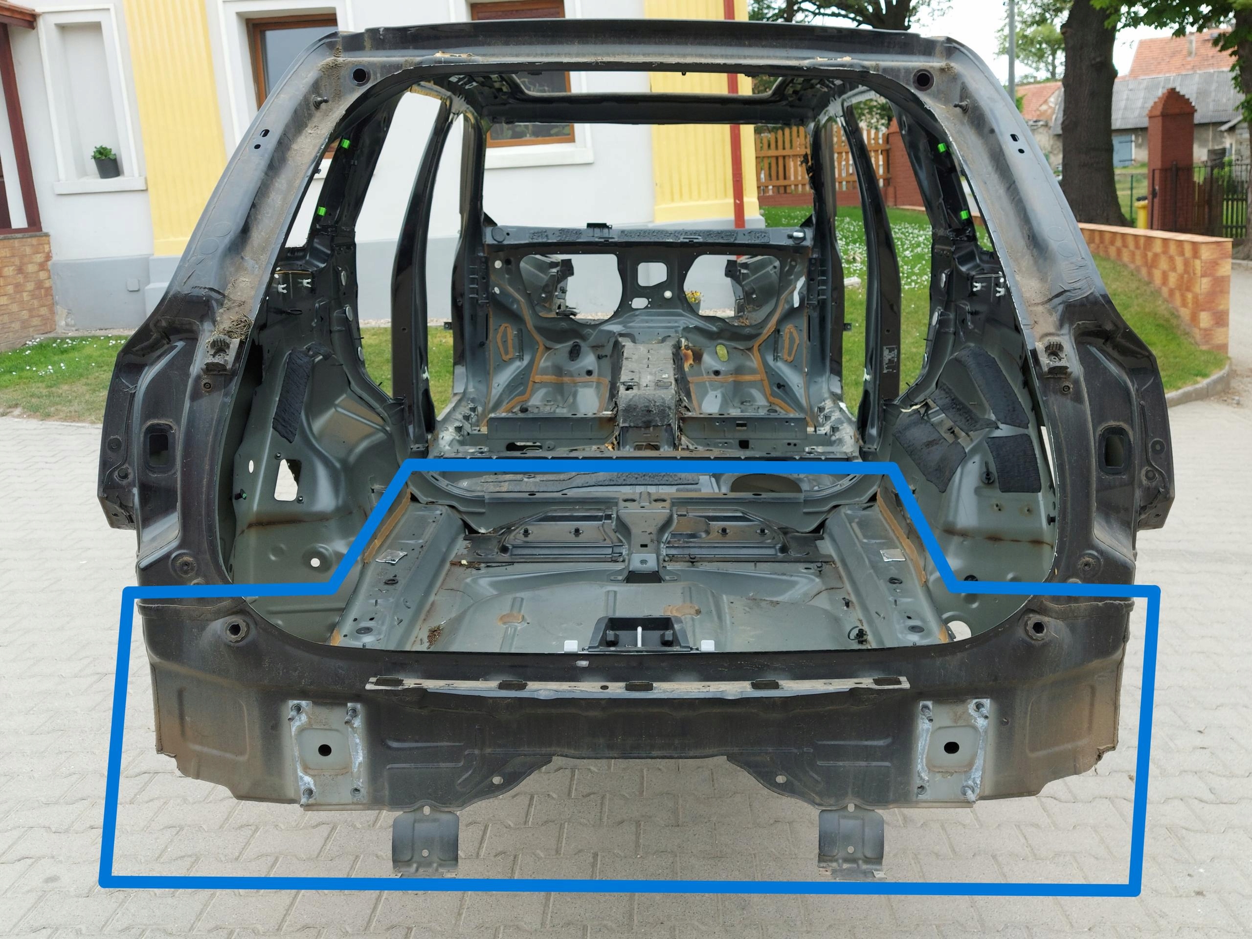 Volvo XC90 II rear panel floor boot sump
