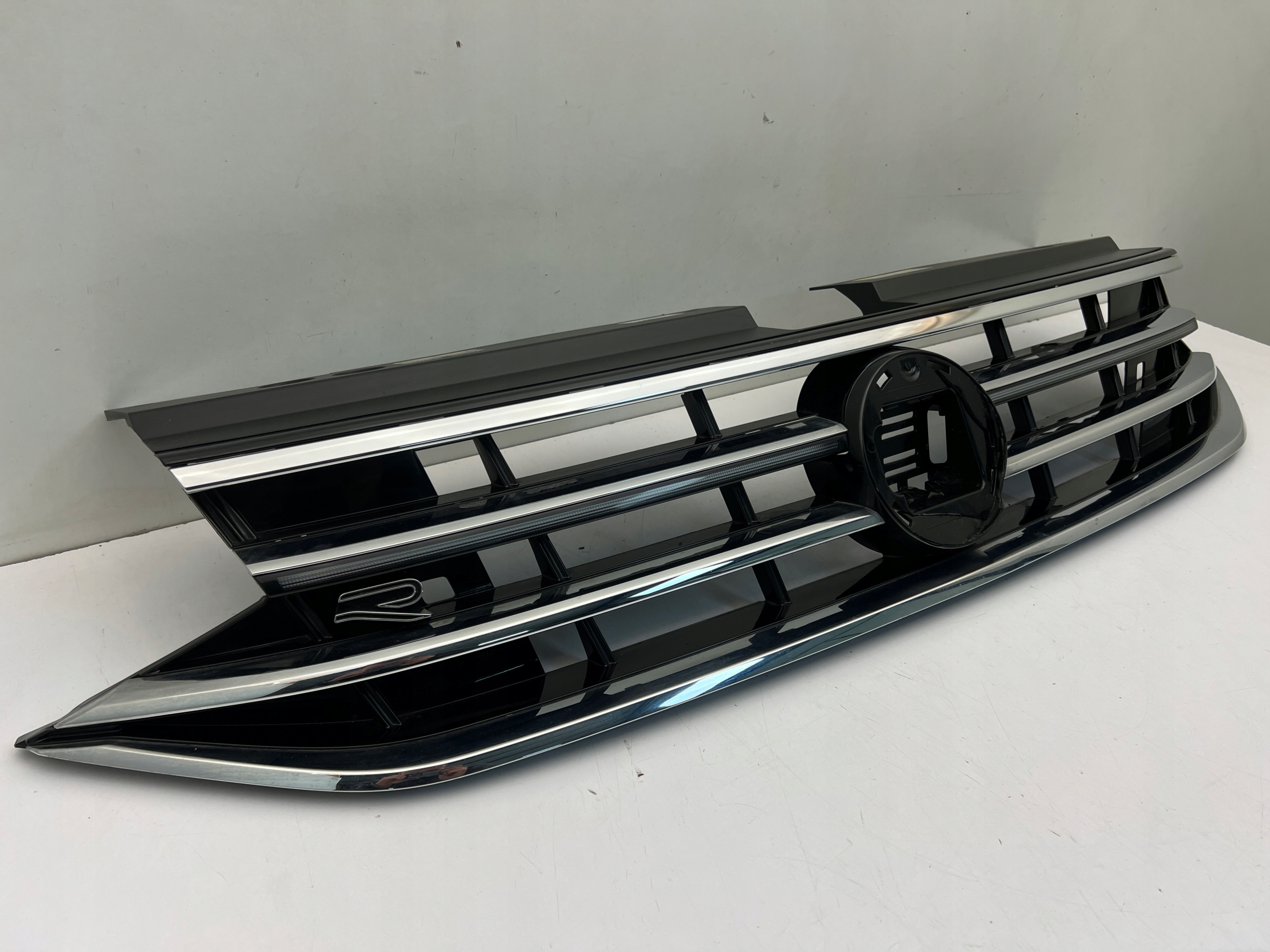 VW TIGUAN II ALLSPACE LIFT R-LINE ATRAPA GRILL ZDERZAKA PRZEDNIEGO LED DRL Numer katalogowy części 5NN853653H
