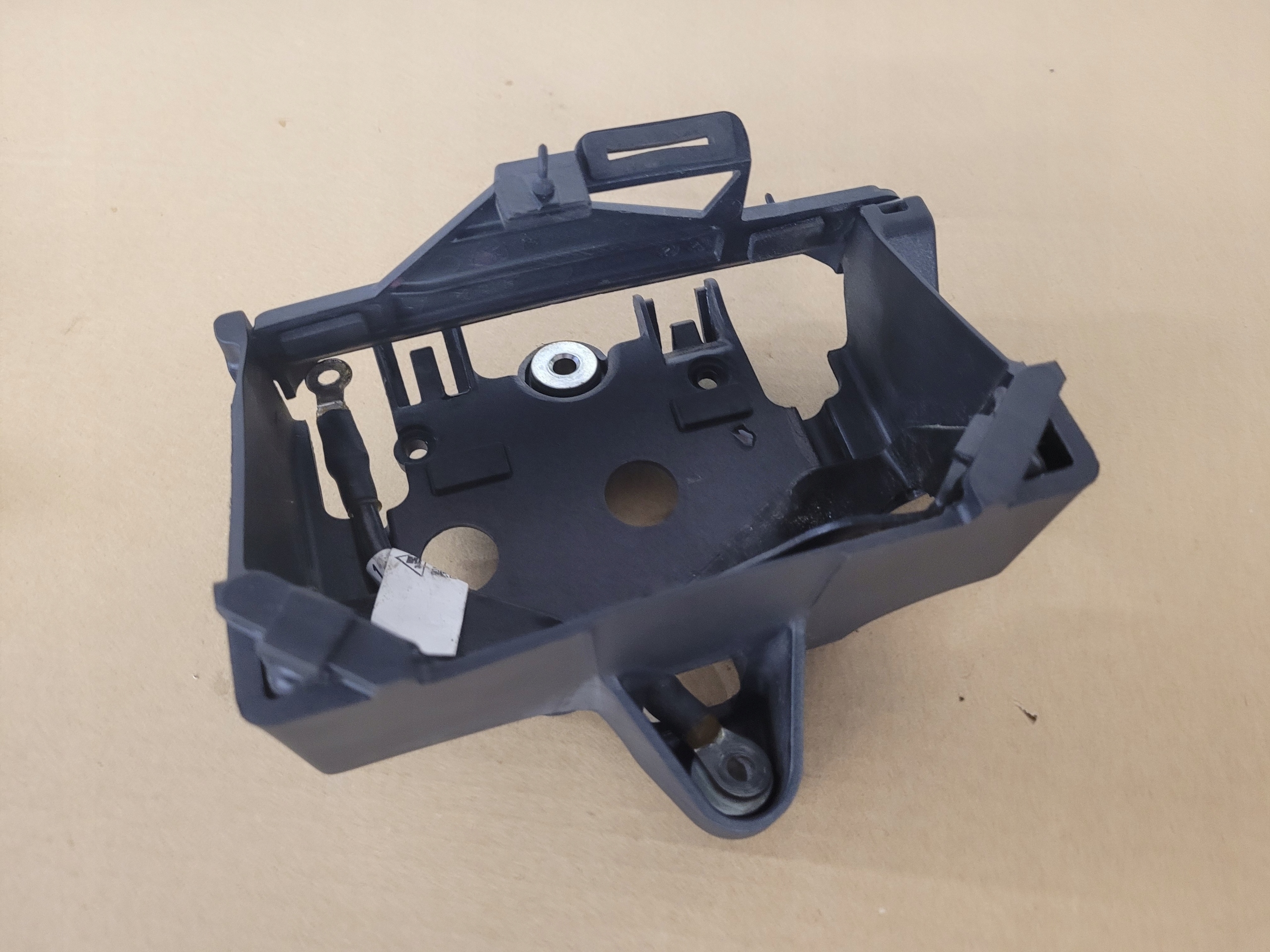 DUCATI PANIGALE 959 V2 mocowanie akumulatora