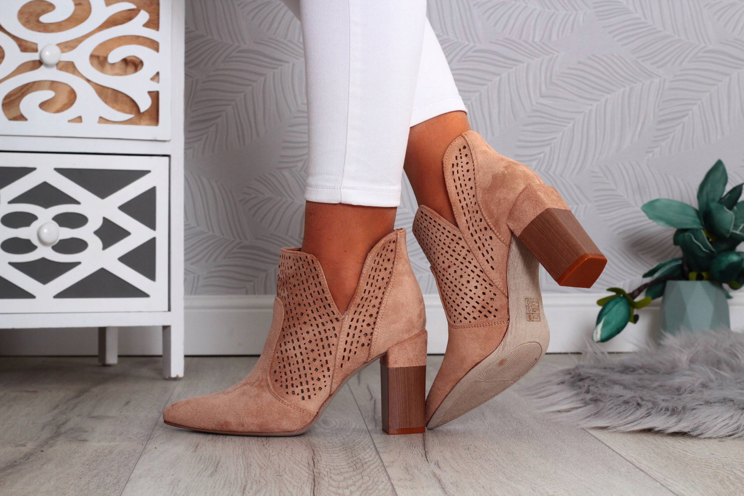 BOTKI BUTY DAMSKIE ELEGANCKIE Z WYCIĘCIEM SŁUPEK Rozmiar 35