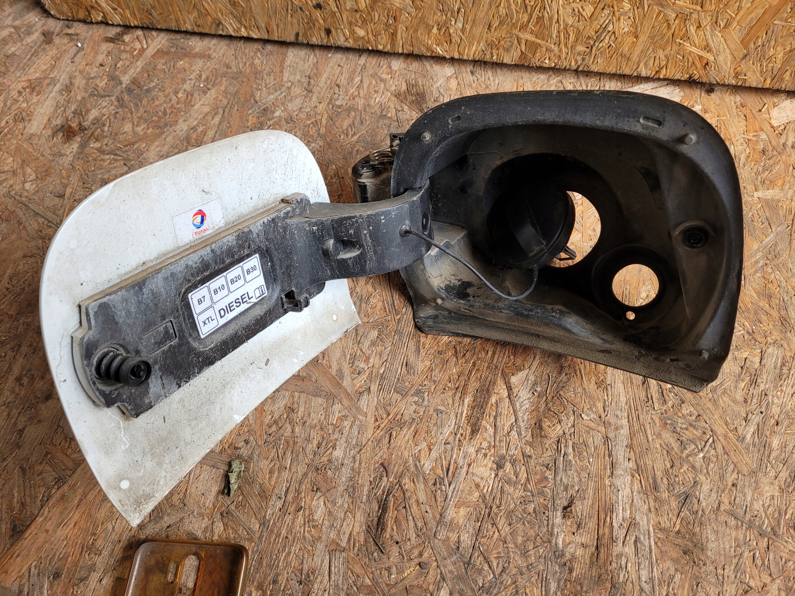 Tankklappe des Kraftstoffsbehälters CITROEN BERLINGO IV 4 1.5