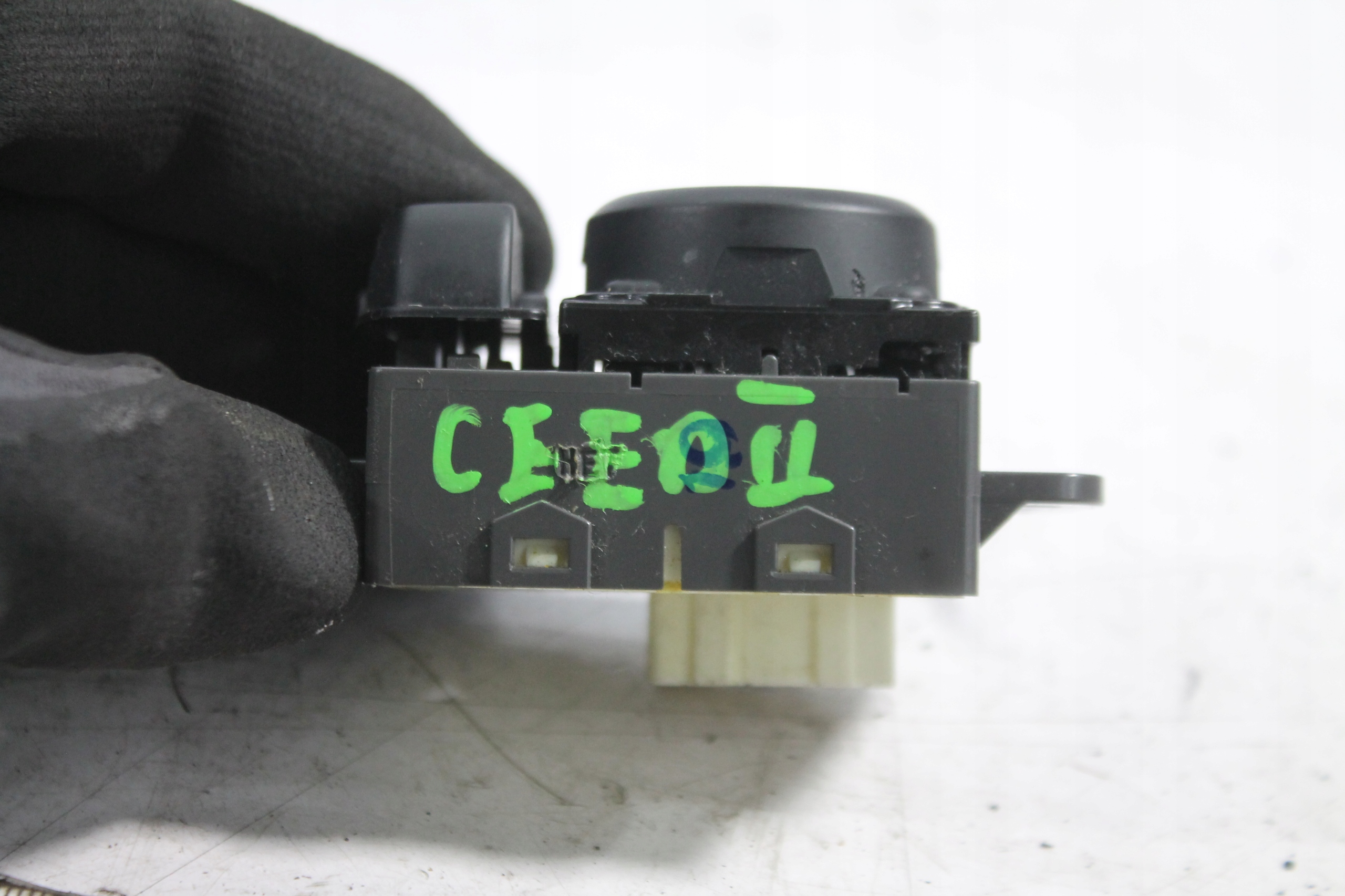 PANEL REGULATIONS- DER SPIEGEL 93530-A2950 CEED II 12-18