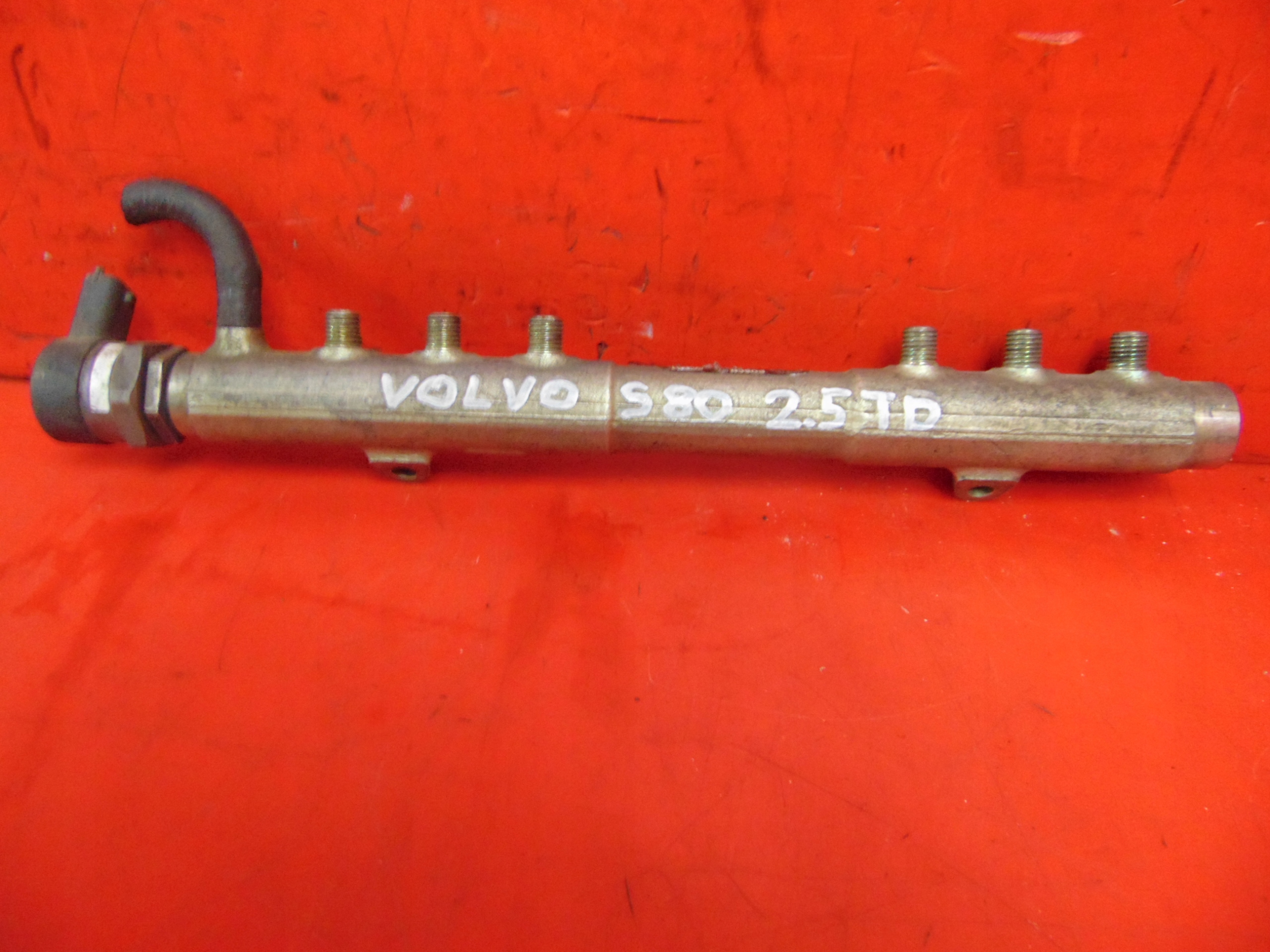 VOLVO S80 S40 S60 2.4 D LISTWA WTRYSKOWA CZUJNIK