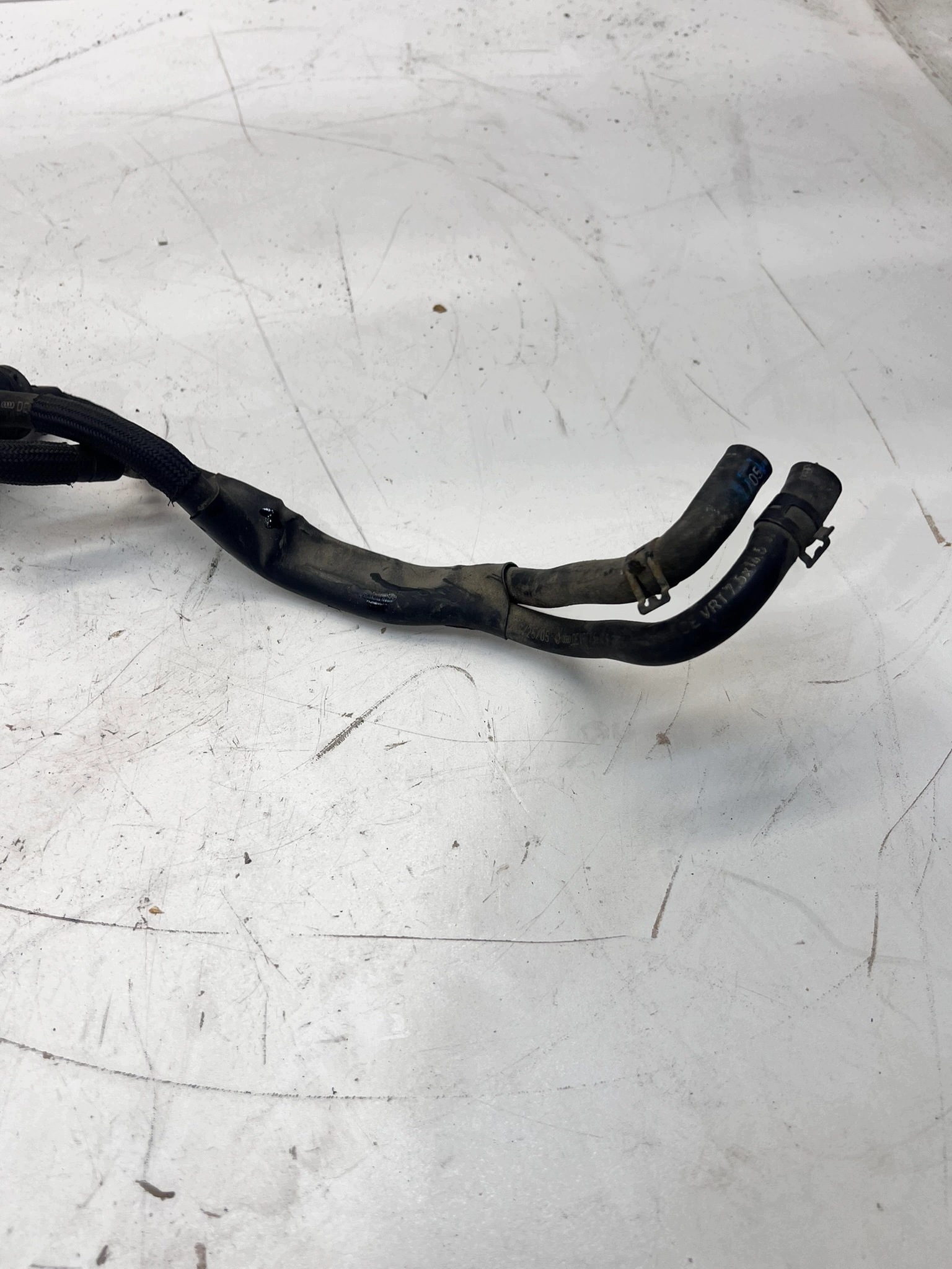 hose fuel hoses AUDI A6 C6 3.0 TDI 059130300AF