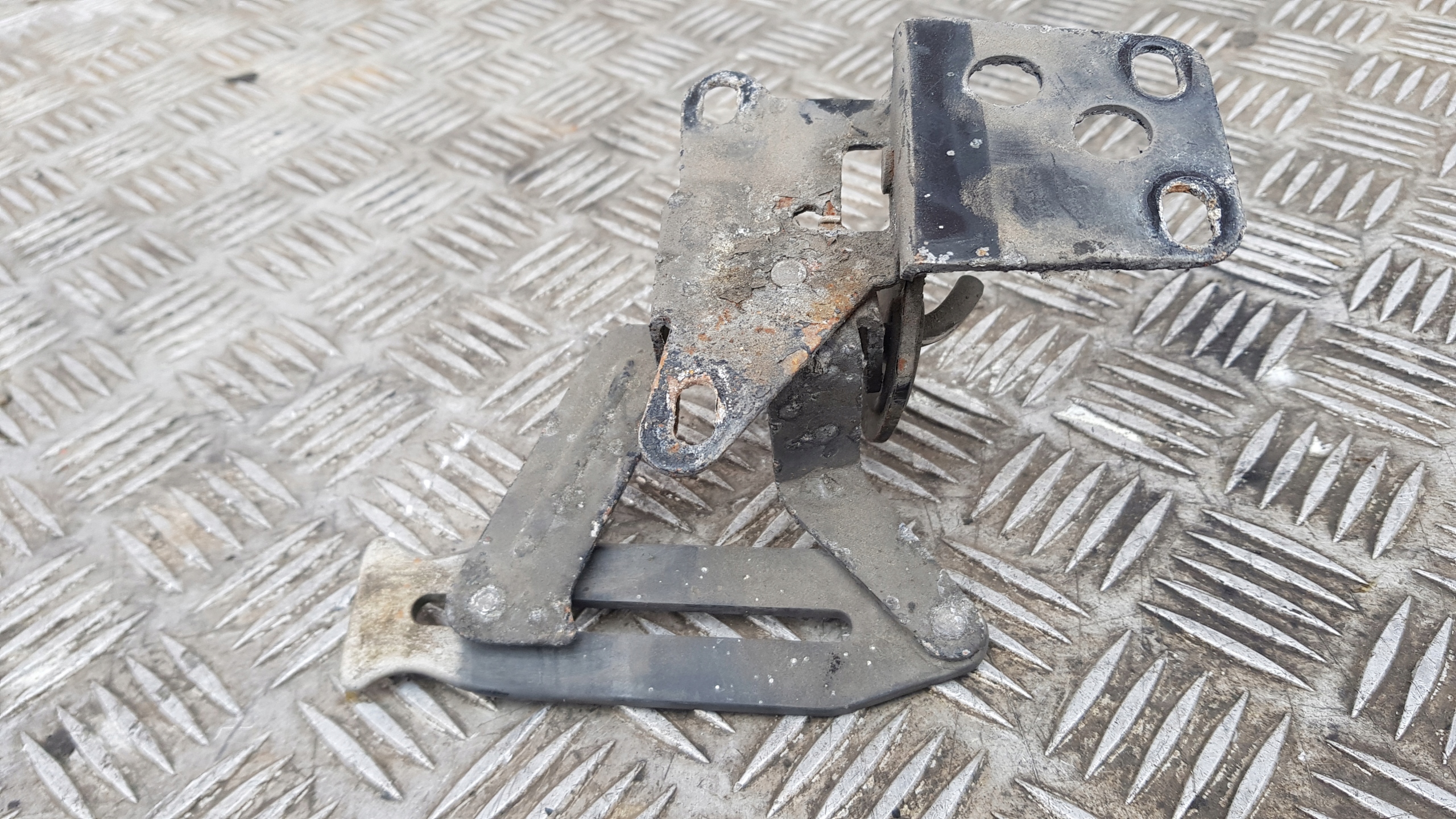 AUDI A8 D2 RYGIEL Charnière du capot 4D0823485S