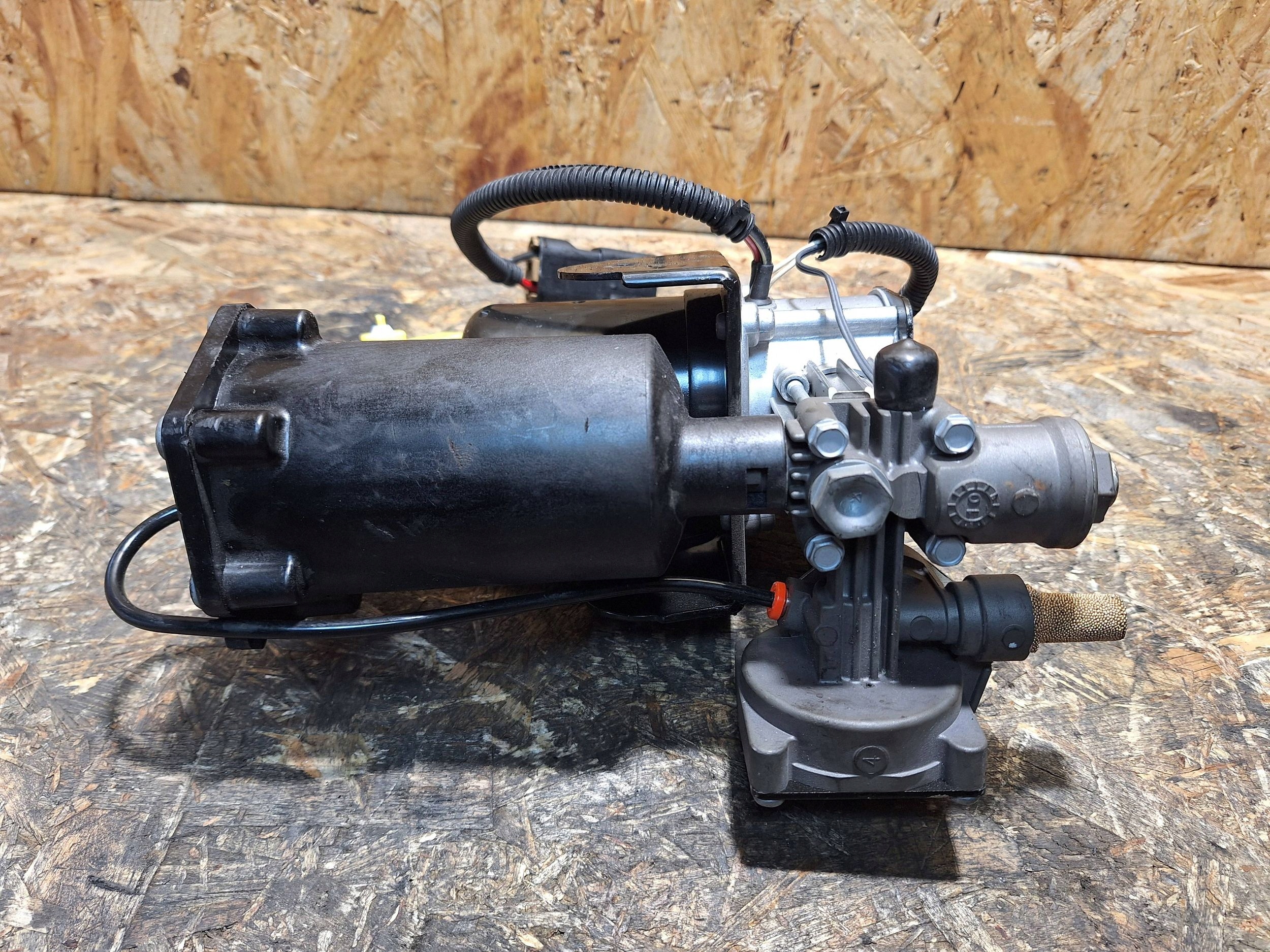 compressor; springing 6H42-19G525-CF RANGE ROVER SPORT DISCOVERY
