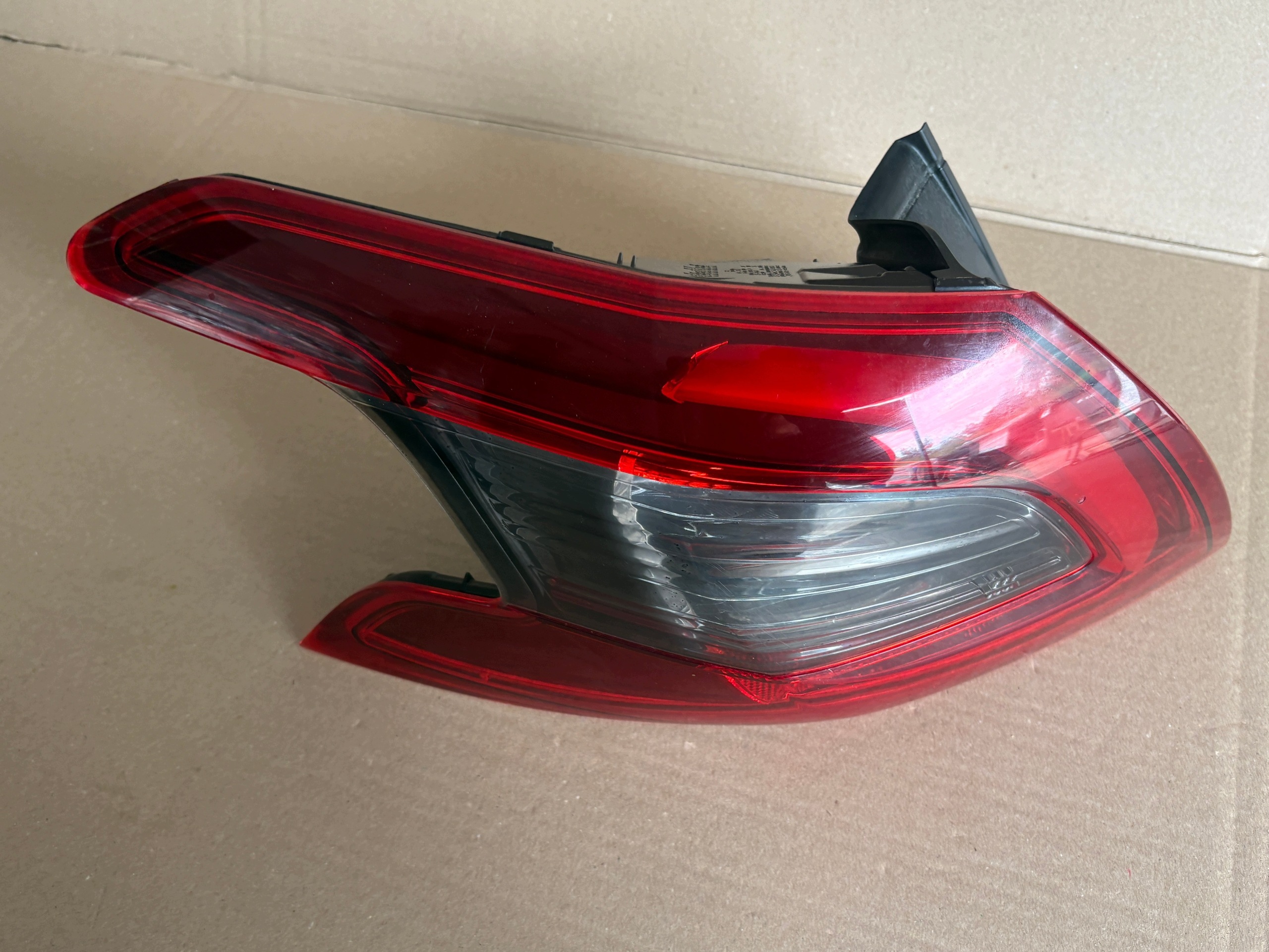 PEUGEOT 308 II light front left 9677817680