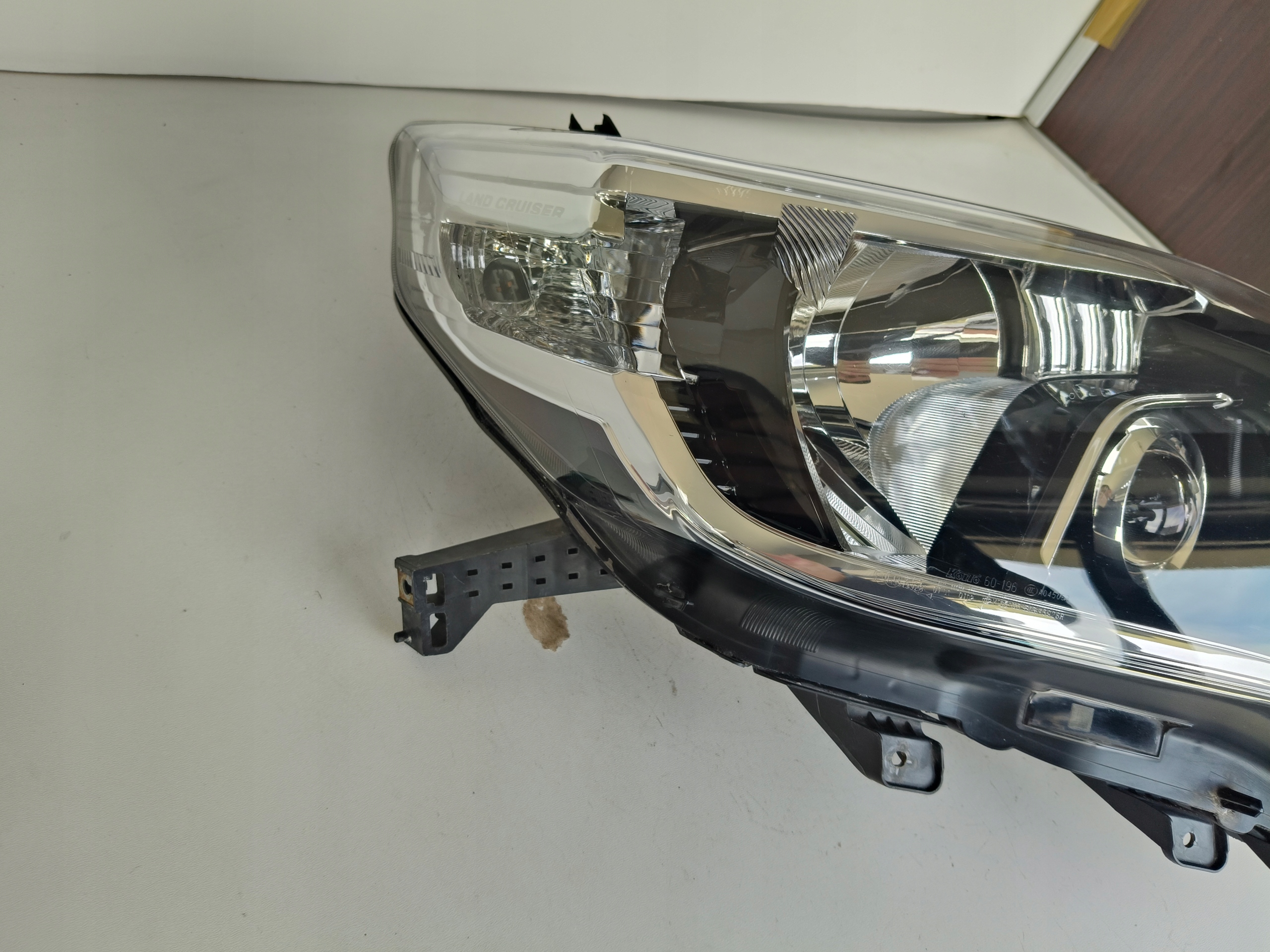 light right REFLEKTOR TOYOTA LAND CRUISER 14- LIFT LED