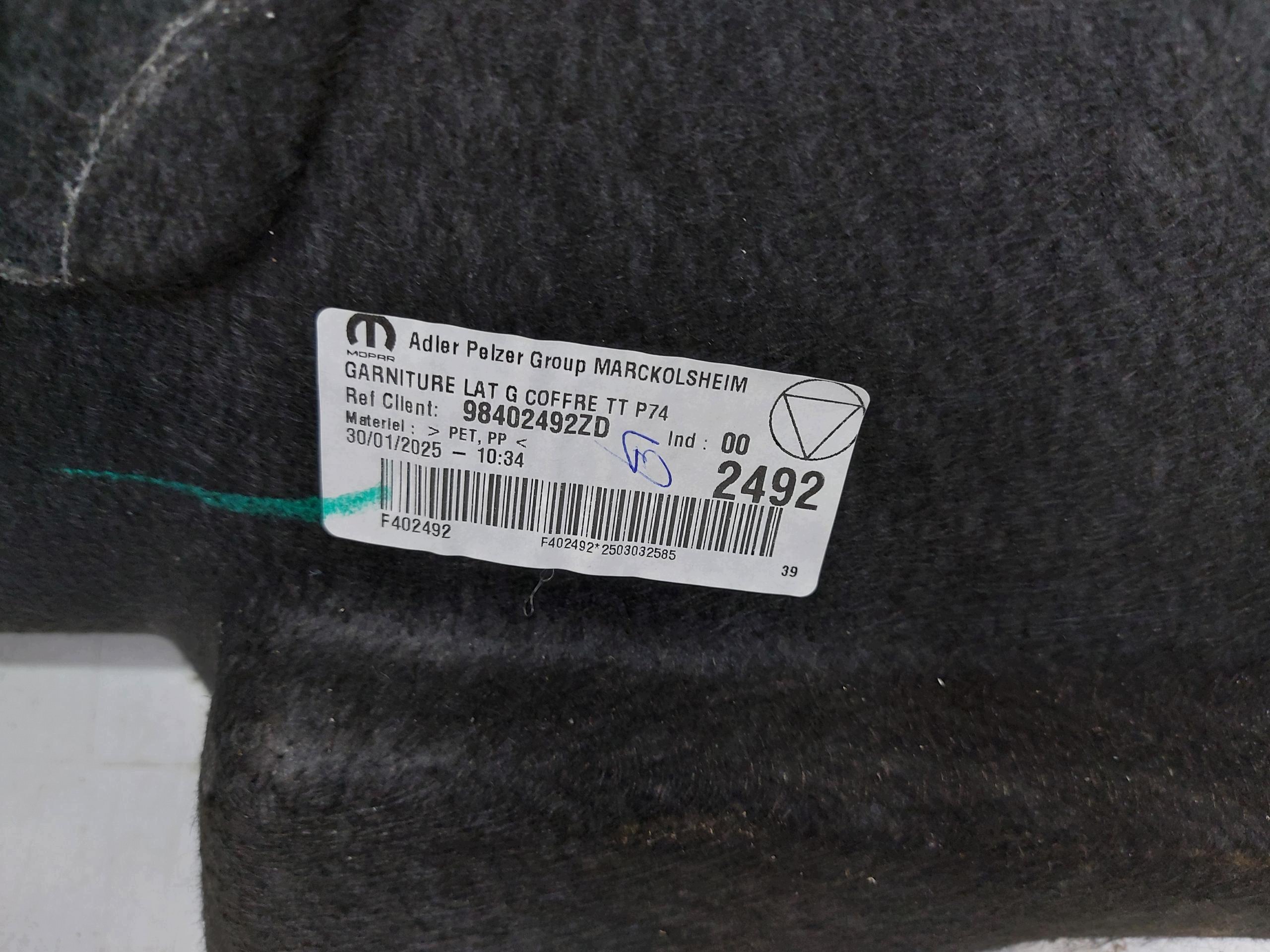 Peugeot 5008 III E5008 boot upholstery left rear part 98402492zd