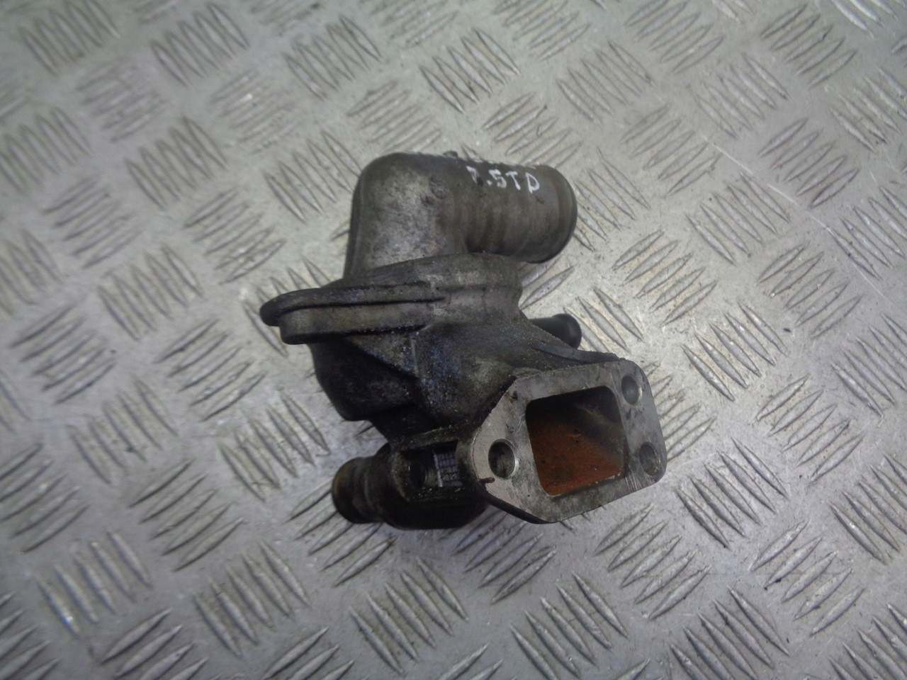 OBUDOWA TERMOSTATU CHRYSLER GRAND VOYAGER 2.5 CRD