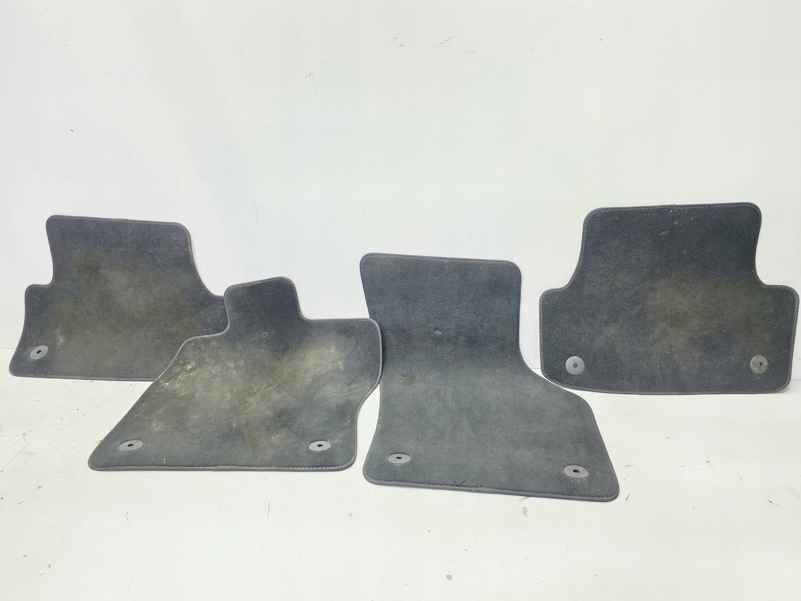 carpet mats MATERIAL WELUR AUDI A3 8V 8V1864435 8V1864436 QA5