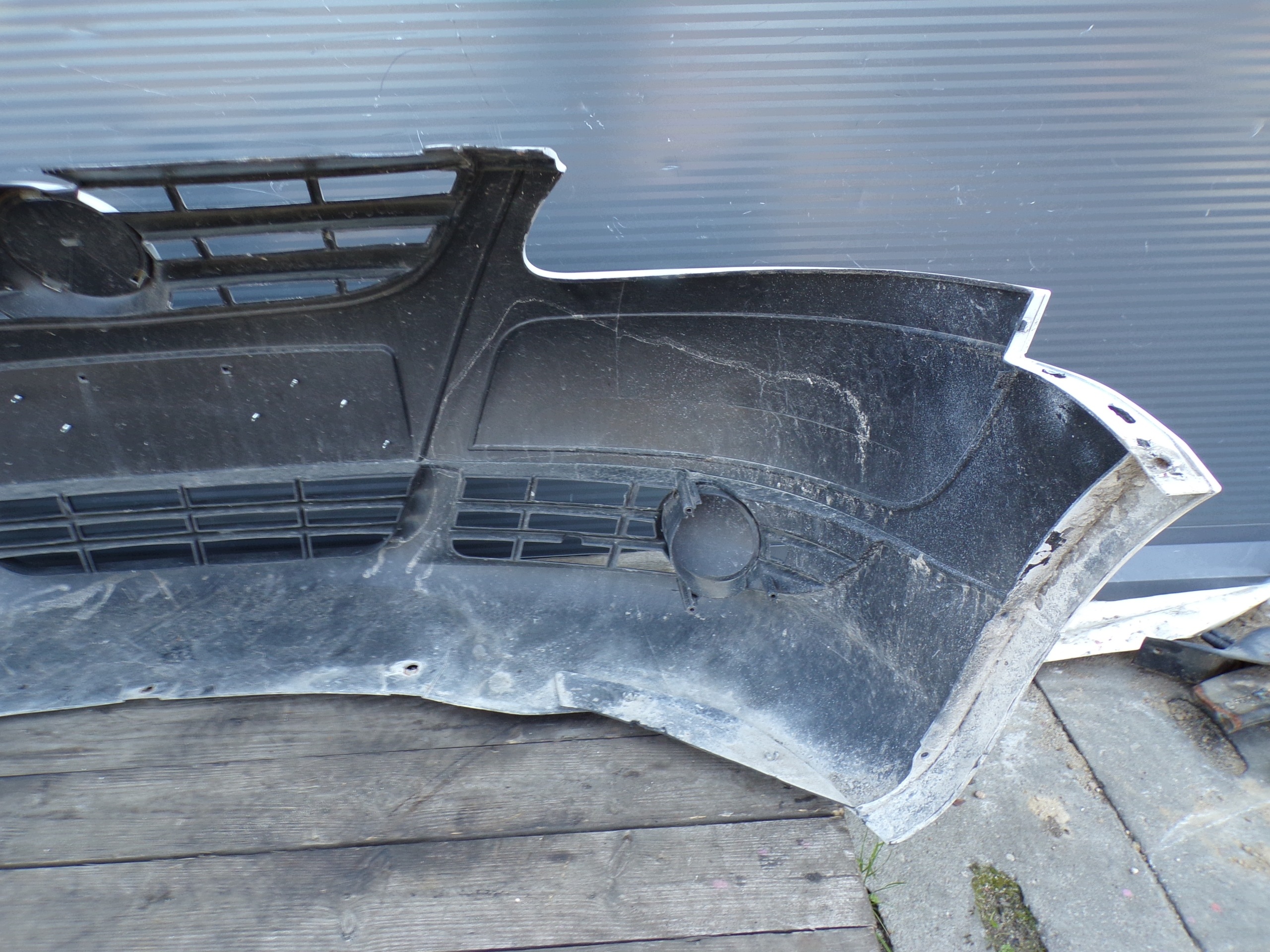 nárazník predný predok VOLKSWAGEN FOX farba LB9A