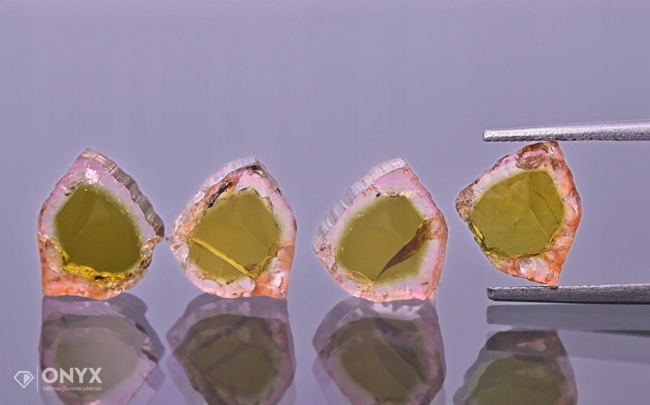 Turmalínová deska Komplet nepravidelná 10,5x9 mm