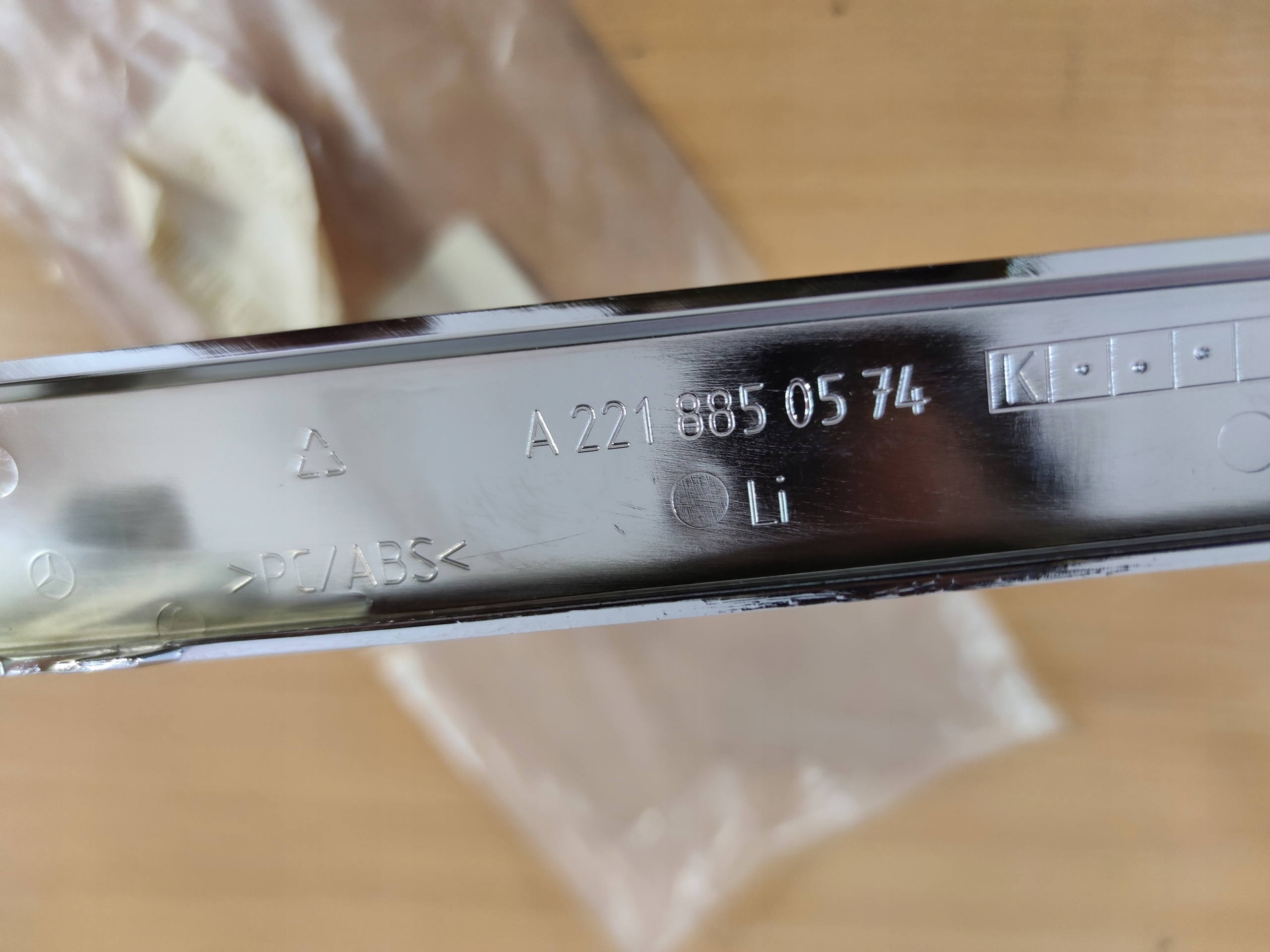MERCEDES S-KLASA W221 levá lišta nárazníku předek