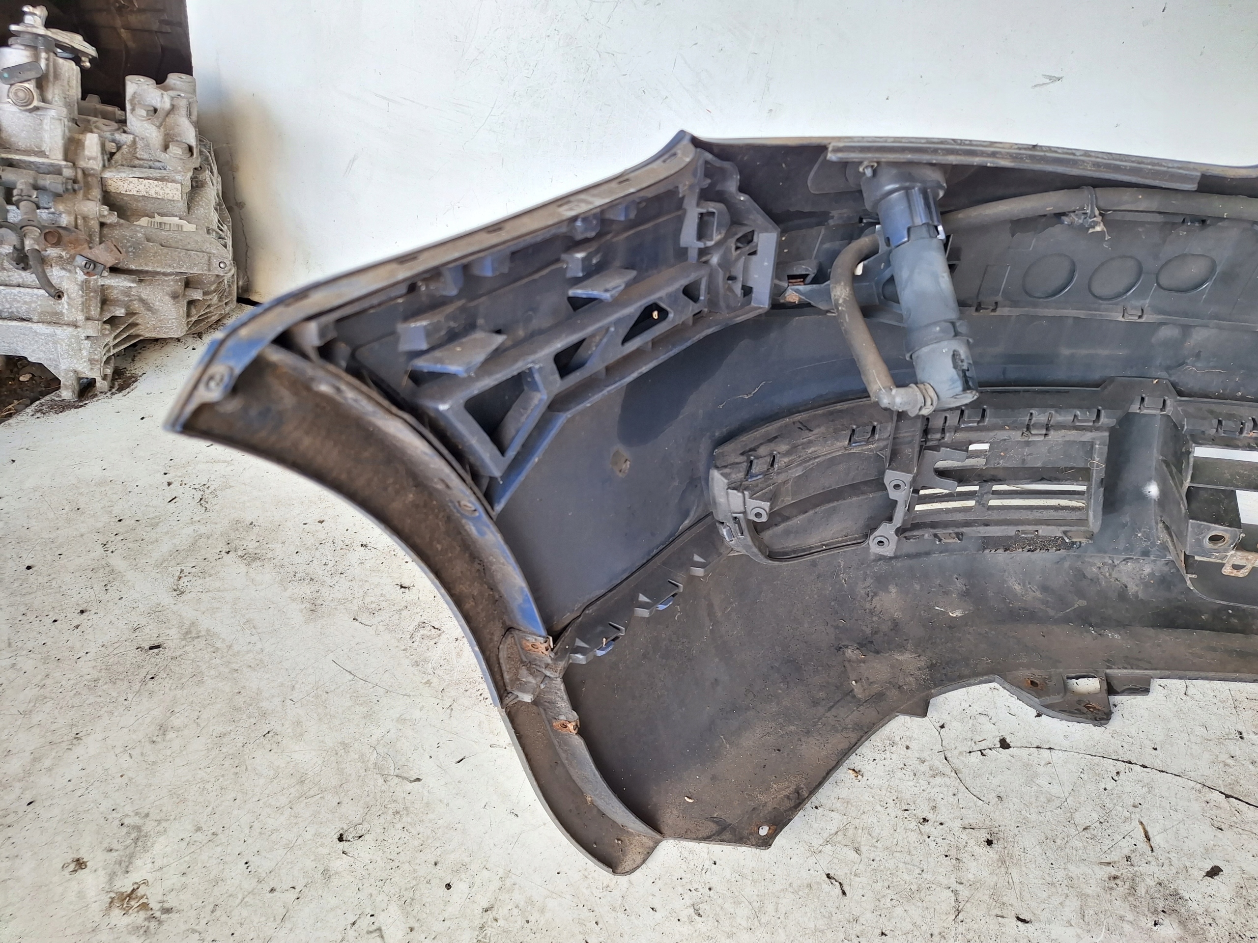 VOLKSWAGEN TOURAN 1T0 03-06 bumper + XENON
