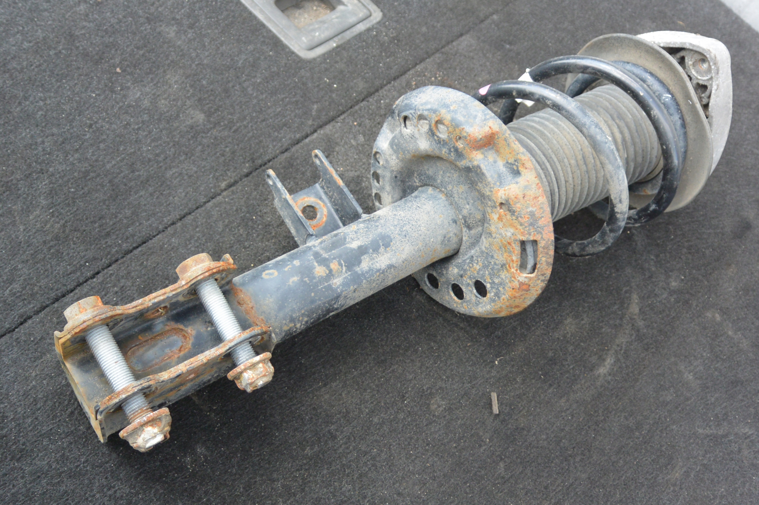 shock absorber left front MERCEDES-BENZ CLA W117 W176 W246