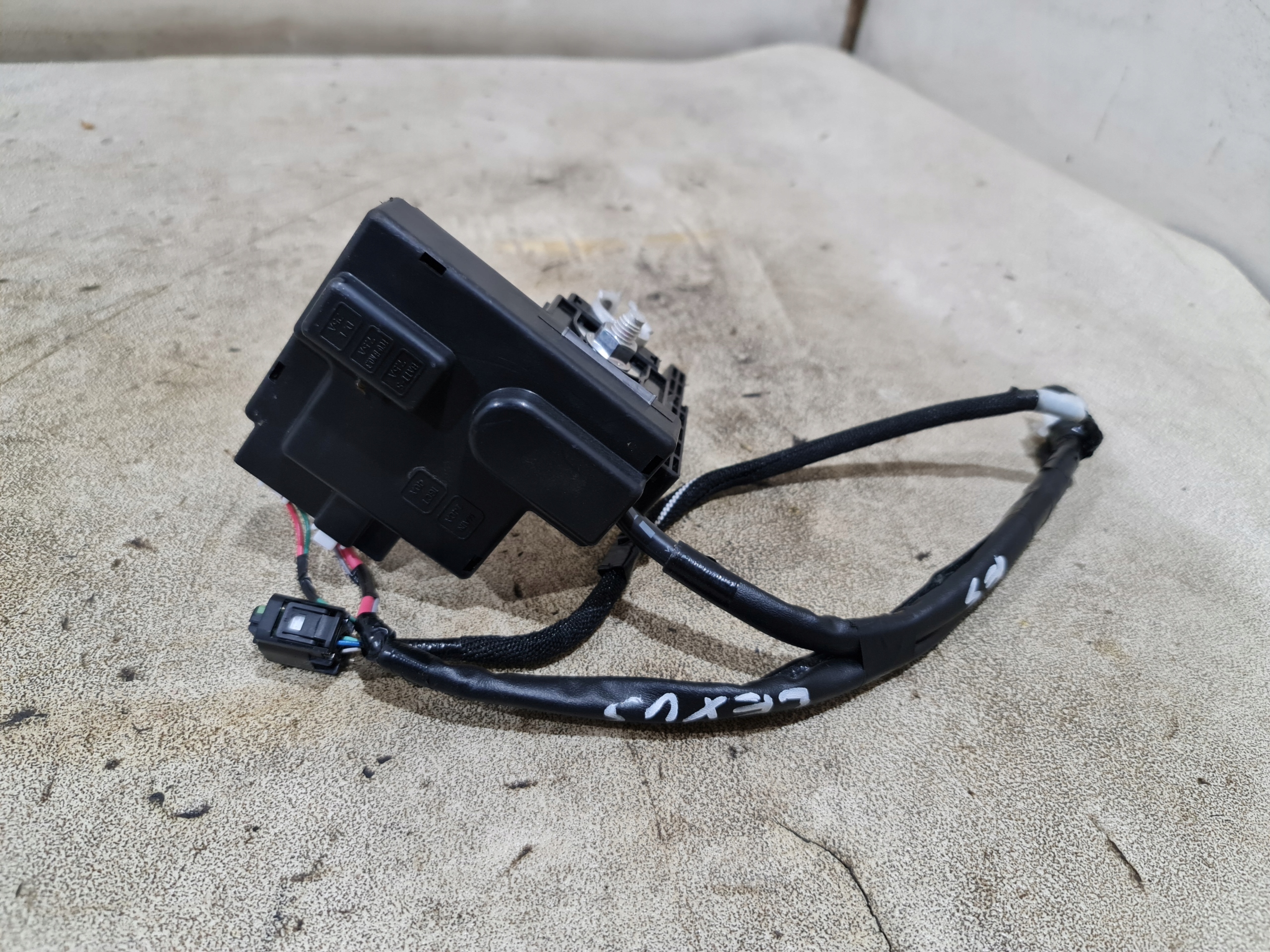 LEXUS ES 300H 2020 KLEMA ПРЕДОХРАНИТЕЛЬ