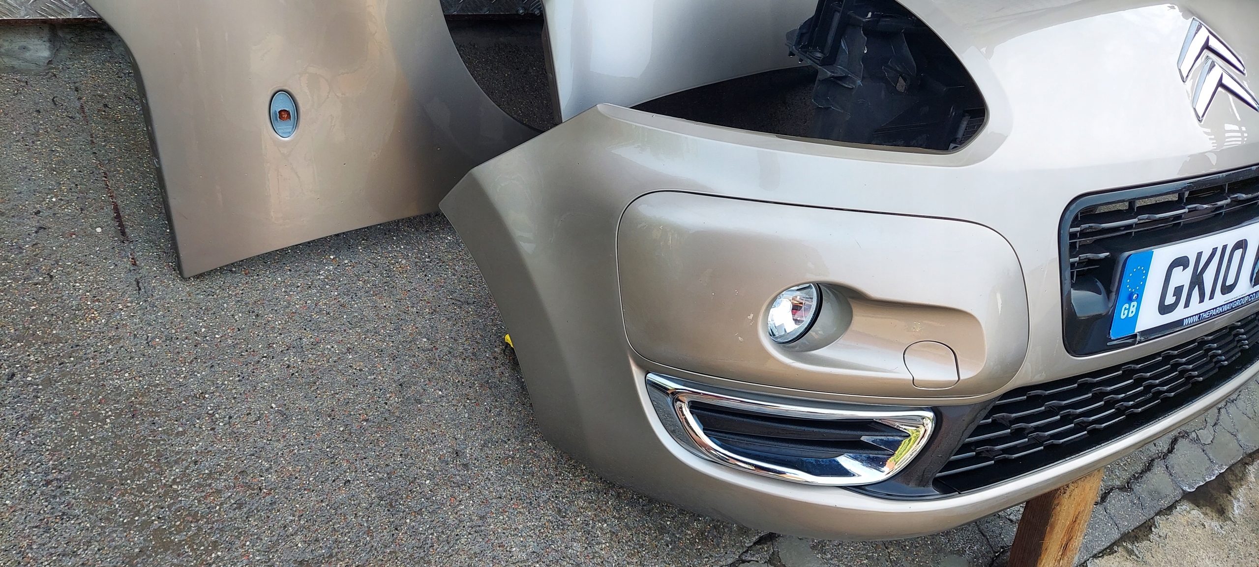 nárazník předek CITROEN C3 PICASSO LAK:KCHC
