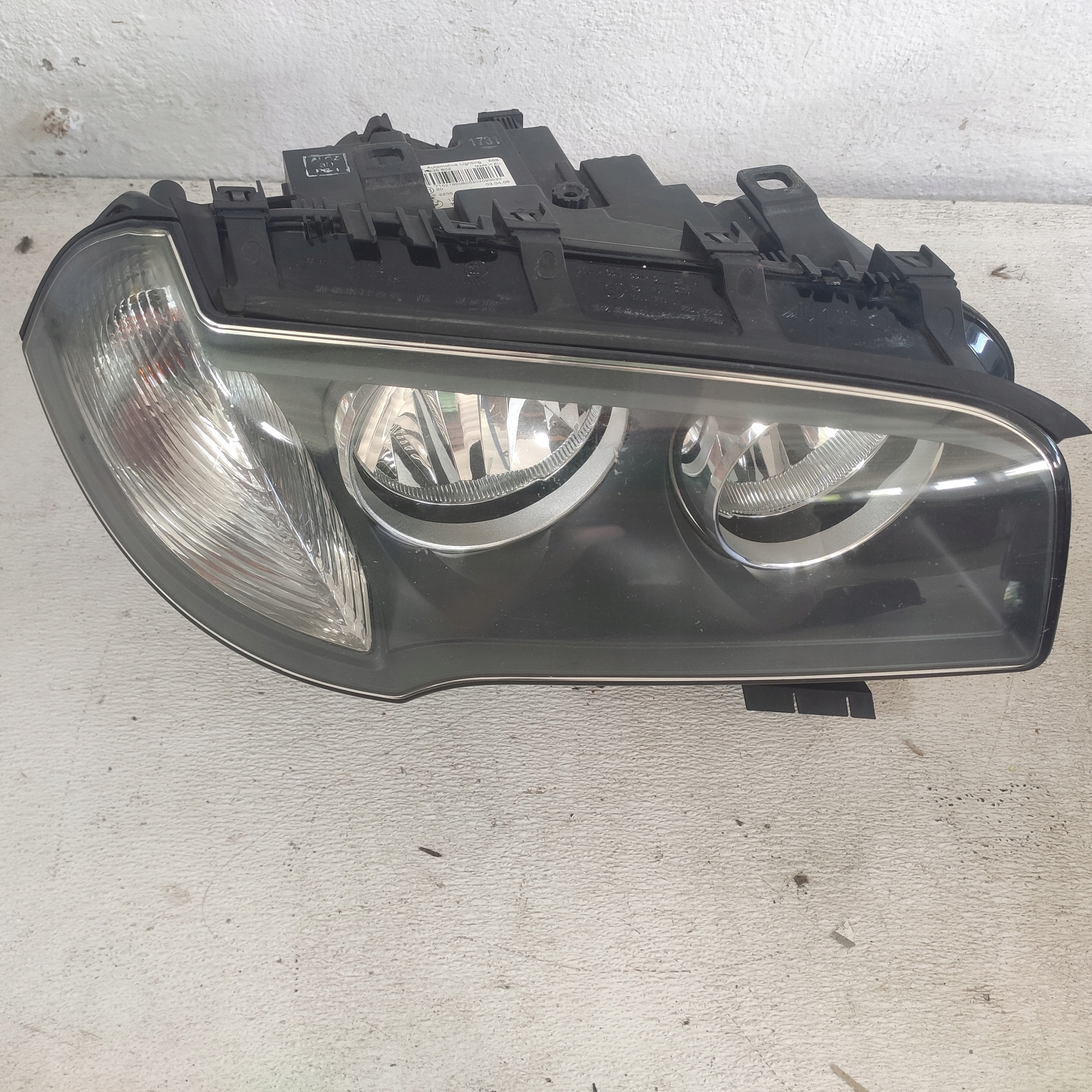 BMW X3 E83 LIFT light front right ANGLIK