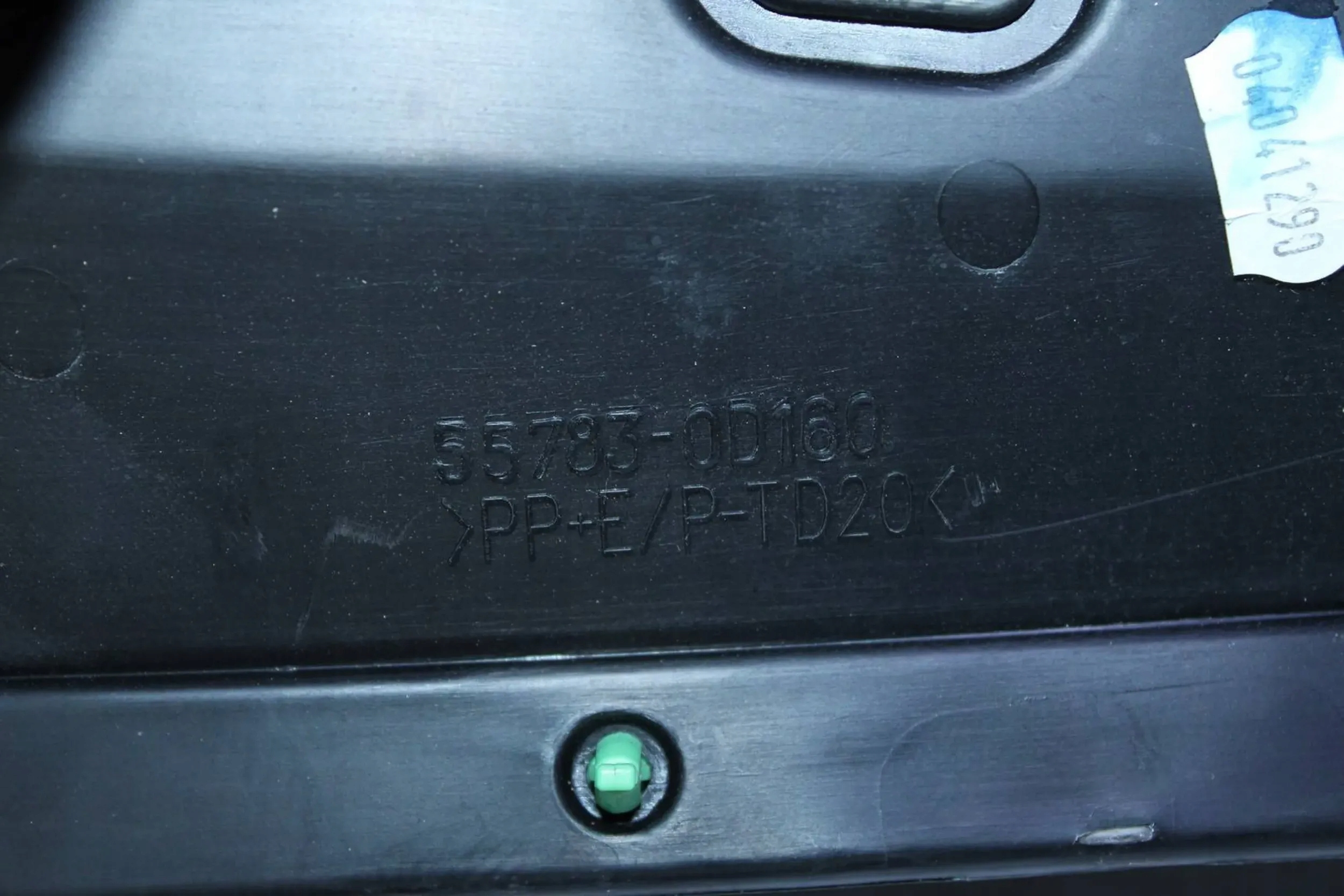 PODSZYBIE PLASTIKOWE TOYOTA YARIS III LIFT Numer katalogowy oryginału 557080D370