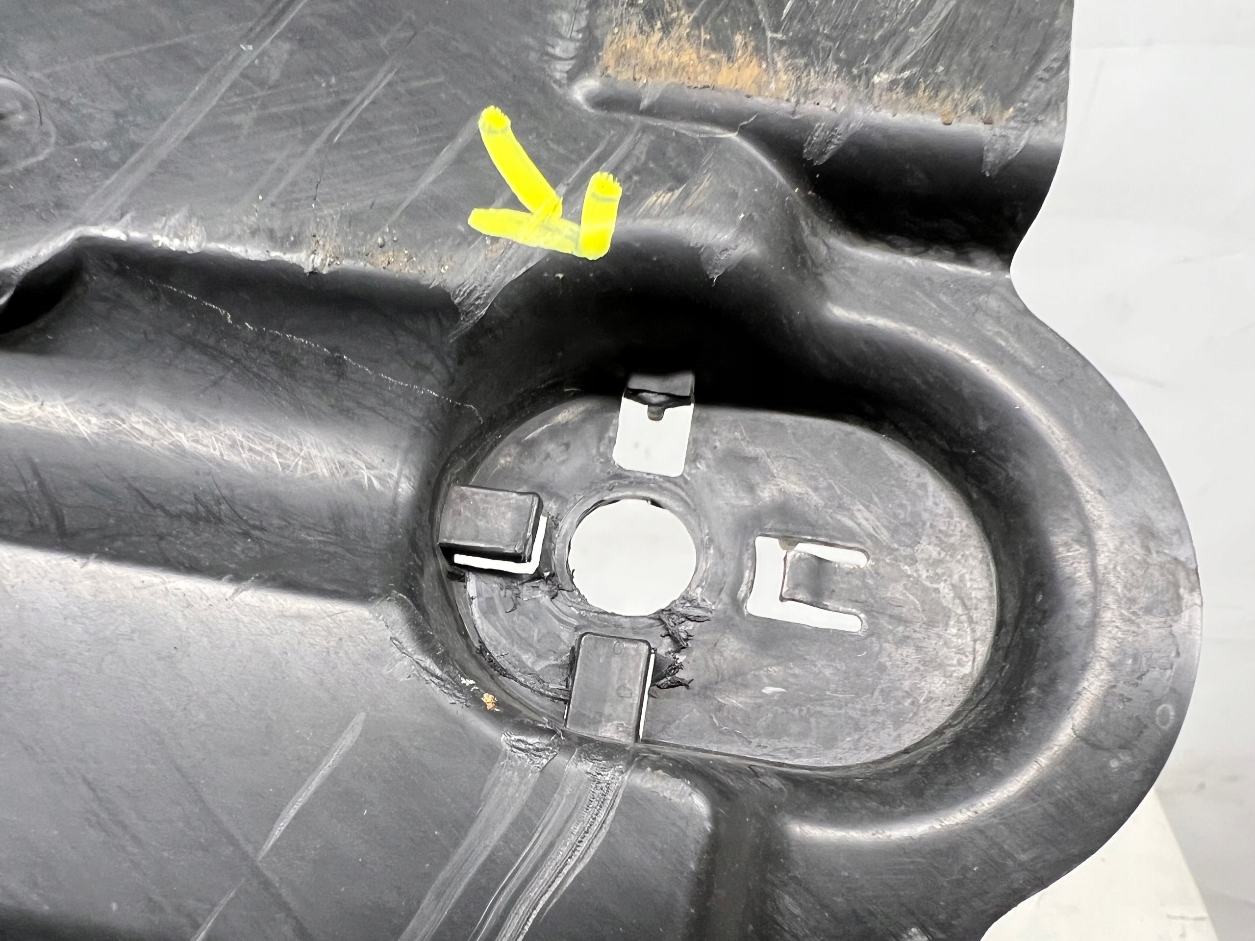 Peugeot 208 II Blende Abdeckung abdeckung Unterfahrschutz 9823573680