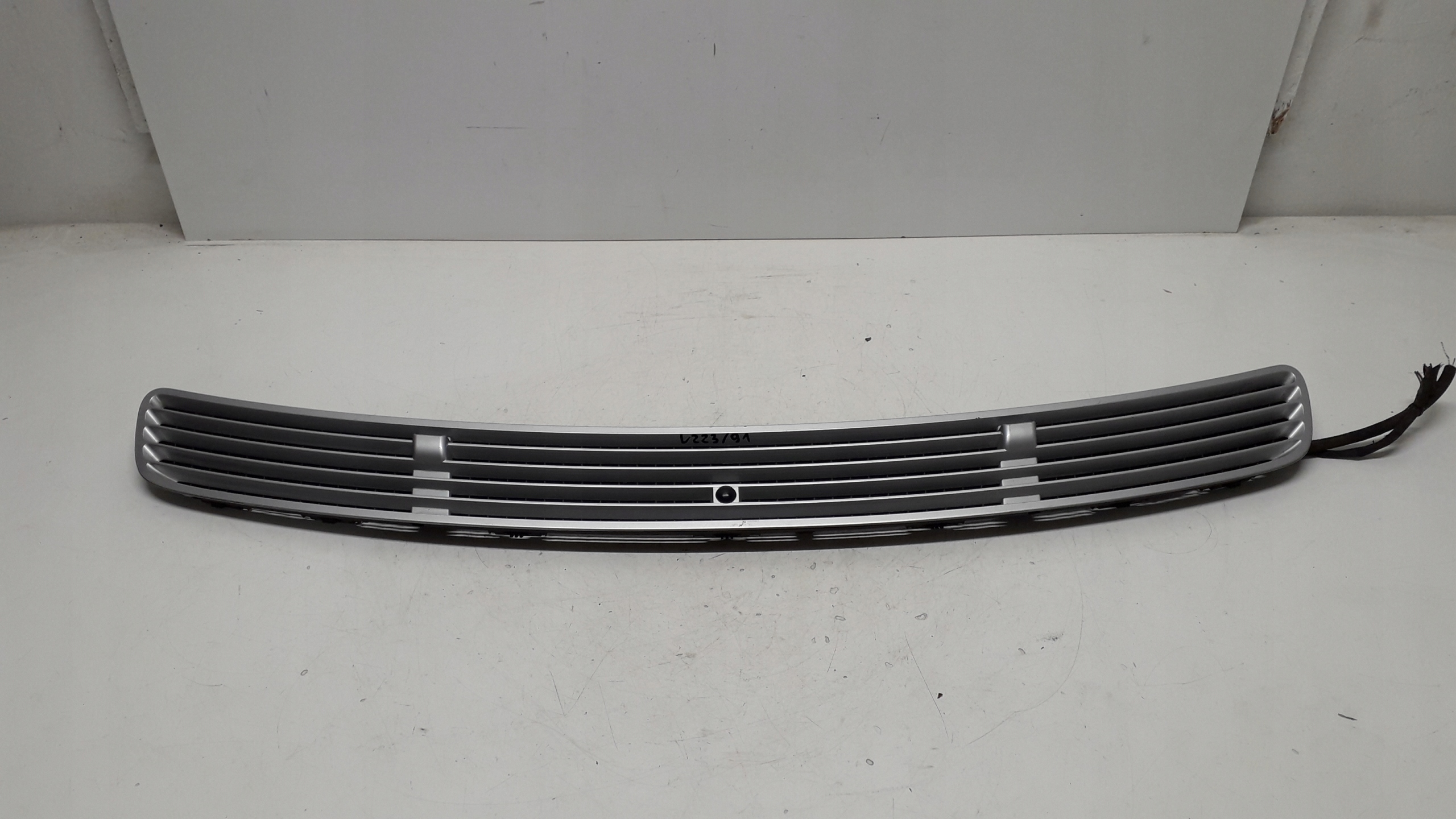 MERCEDES C W203 решітка впускний капот 2038800205