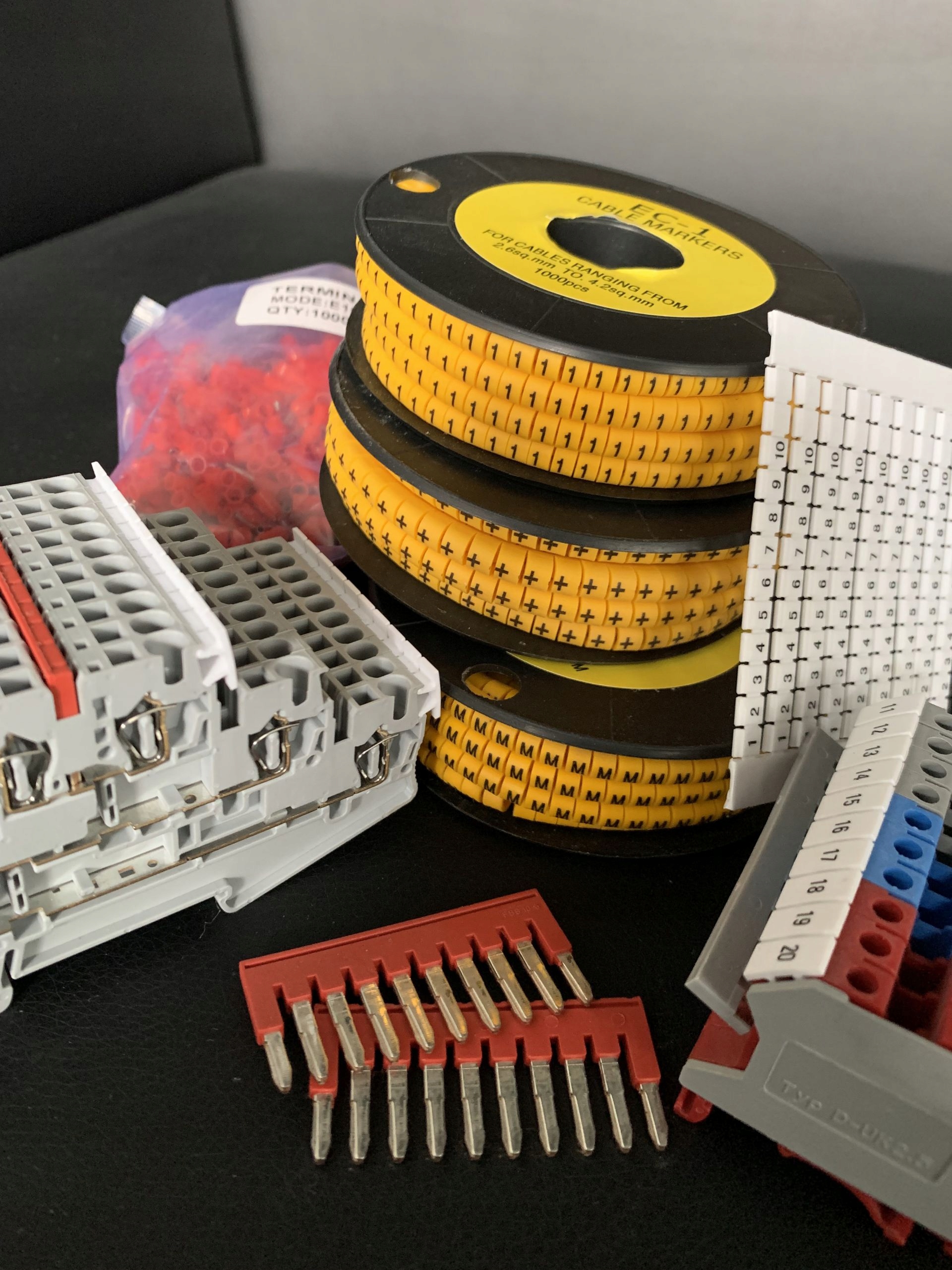 Oznaczniki przewodów NUMER 3 1.5-2.5mm 100szt EC-0 wsuwane Rodzaj inny