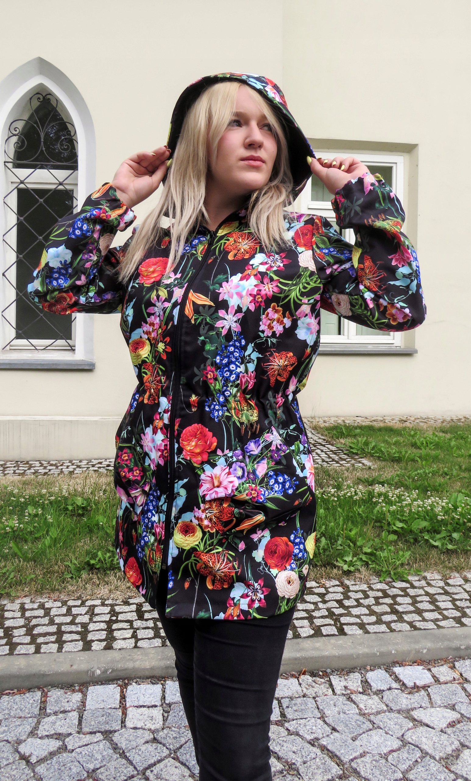 Женская весенняя куртка переходная цветочная парка черный