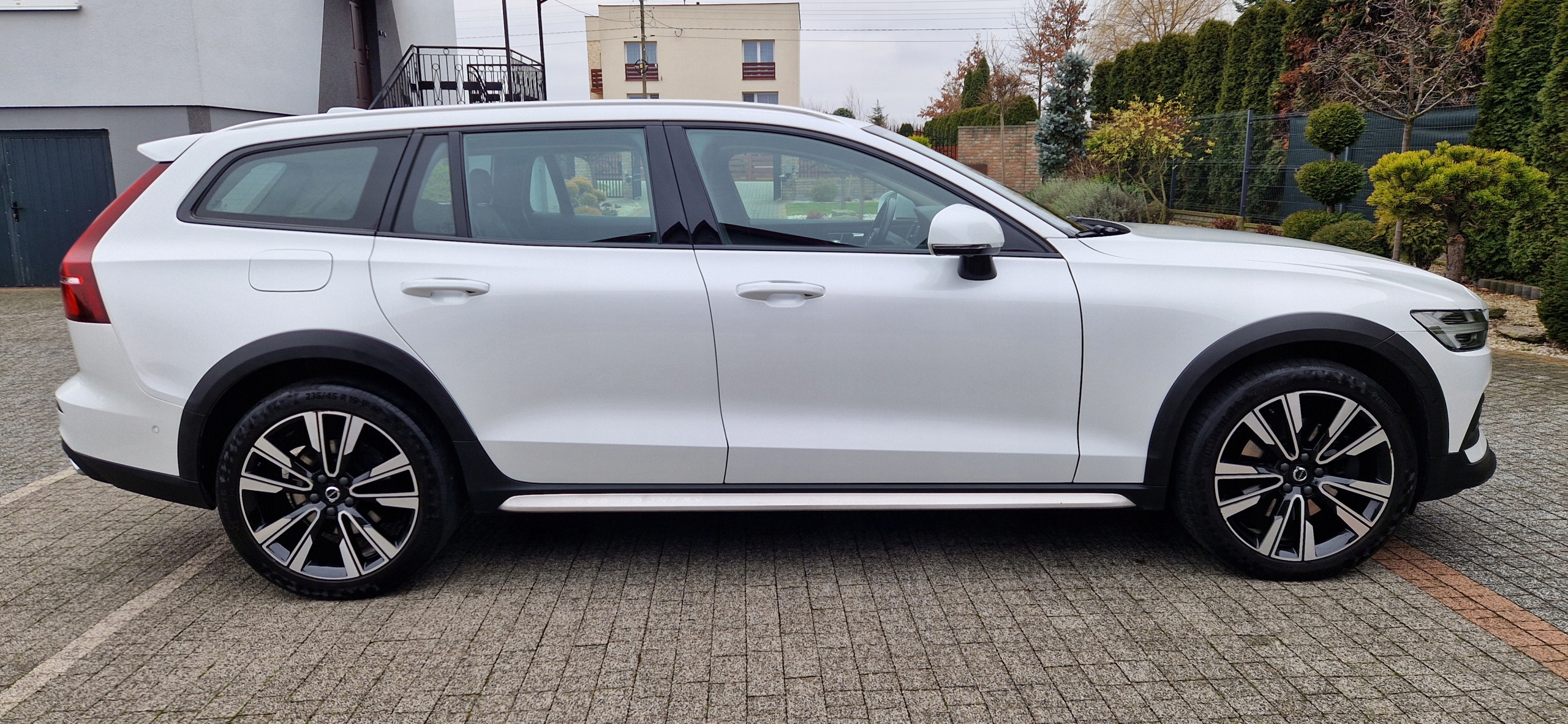 Volvo V60 Cross Coutry 2.0D 190KM, Automat, Xeonon, Skóra. Super Auto!