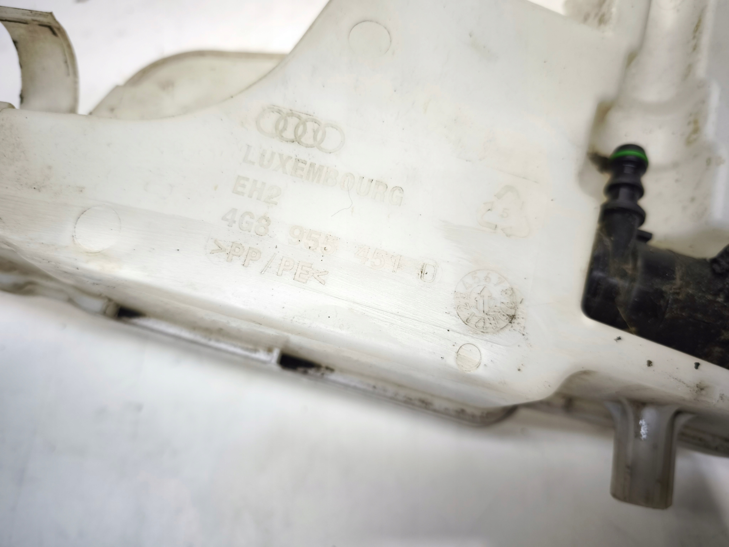 tank washers below XENON AUDI A6 C7 A7 4G8955451D