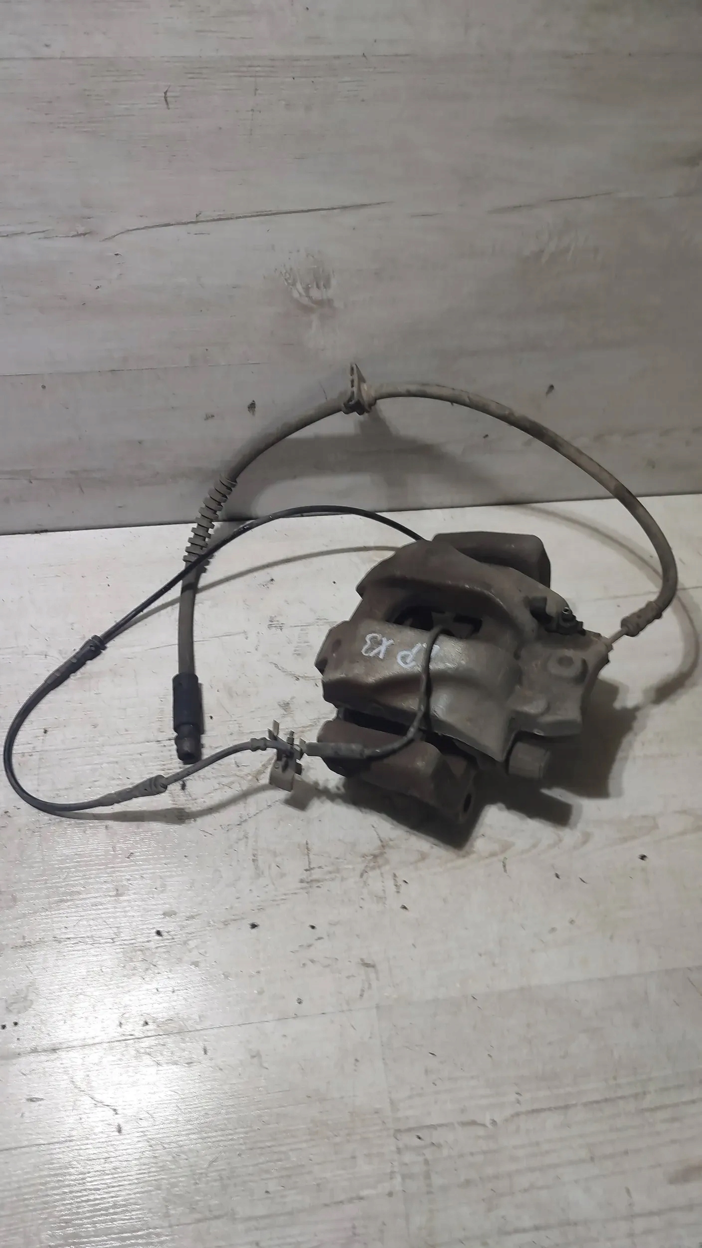 BMW X3 F25 15r 2.0d caliper left front